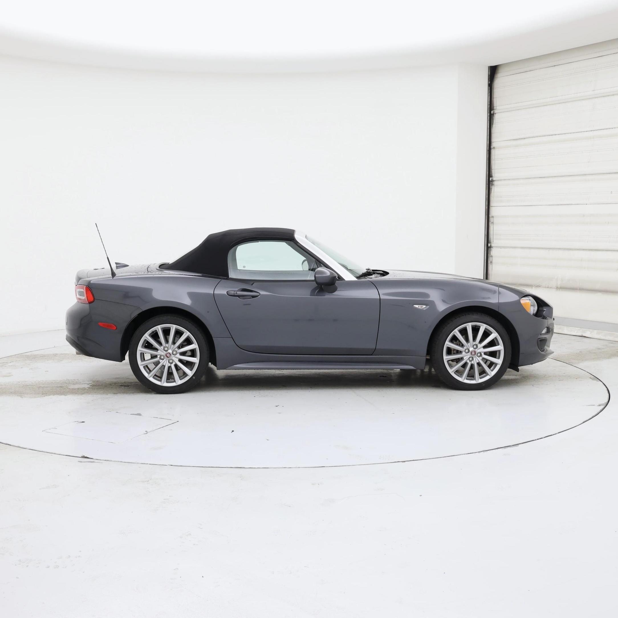 Thumbnail: 2017 Fiat 124 Spider - 7