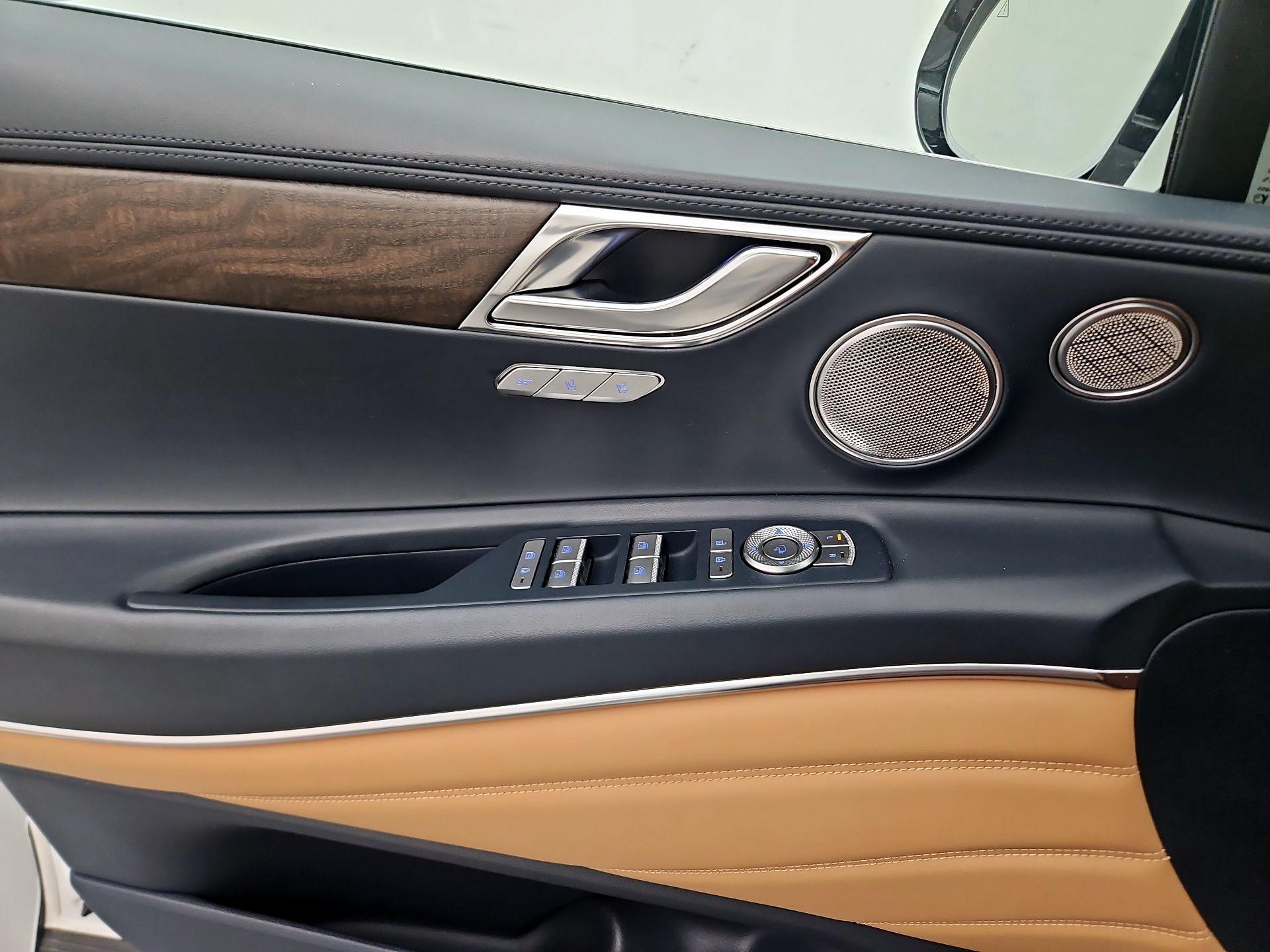 Thumbnail: 2023 Genesis GV80 - 10