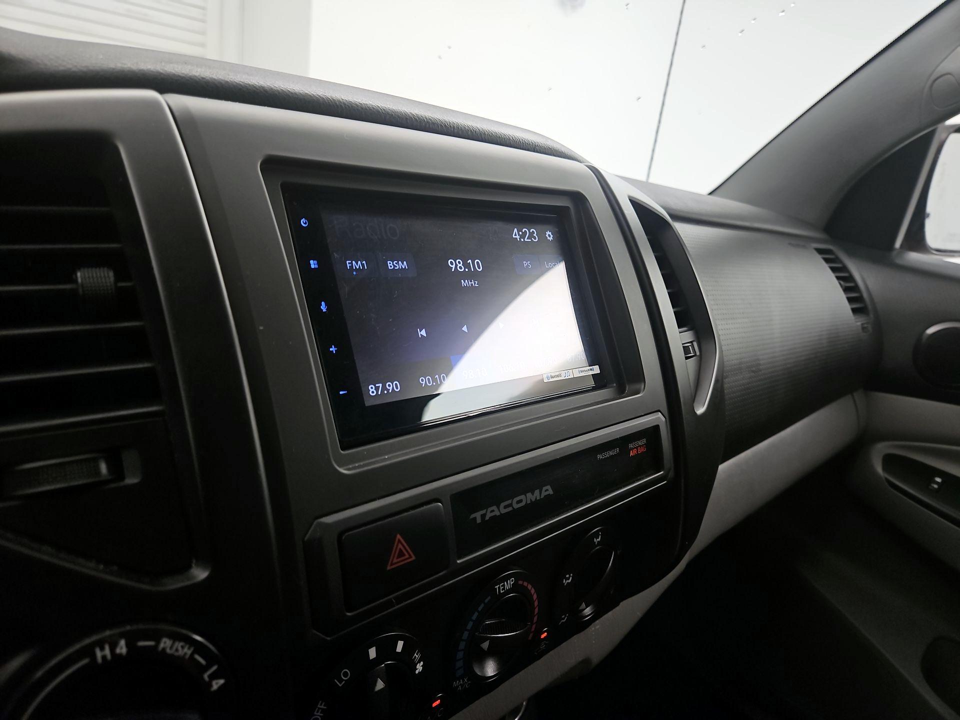 Thumbnail: 2015 Toyota Tacoma - 14
