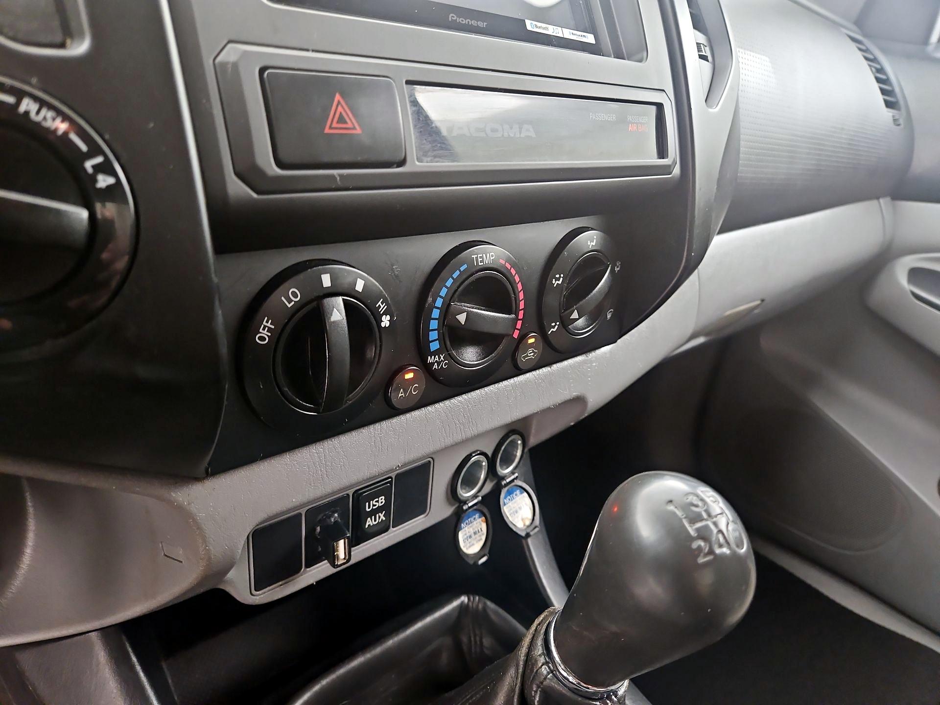 Thumbnail: 2015 Toyota Tacoma - 15