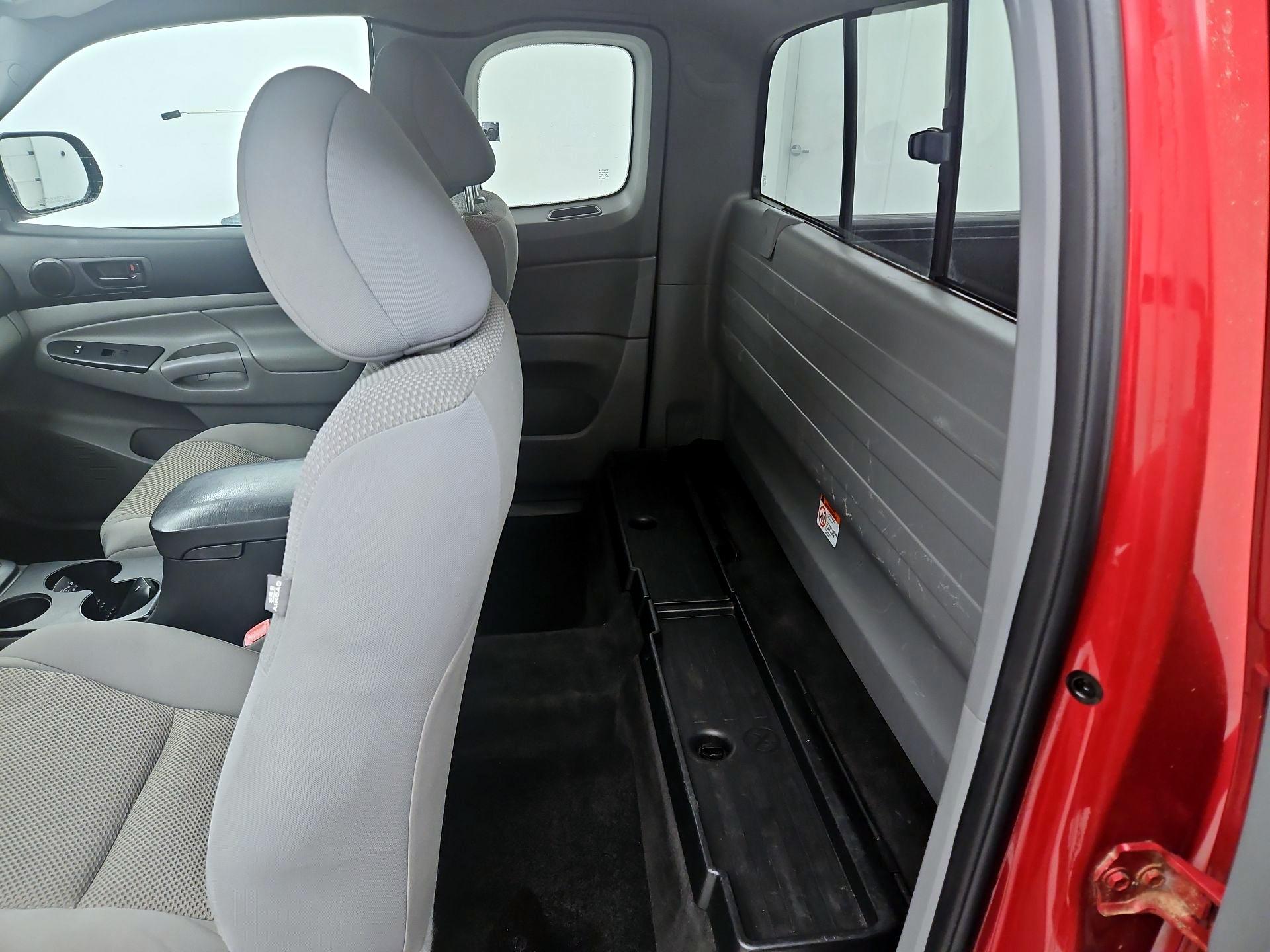 Thumbnail: 2015 Toyota Tacoma - 18