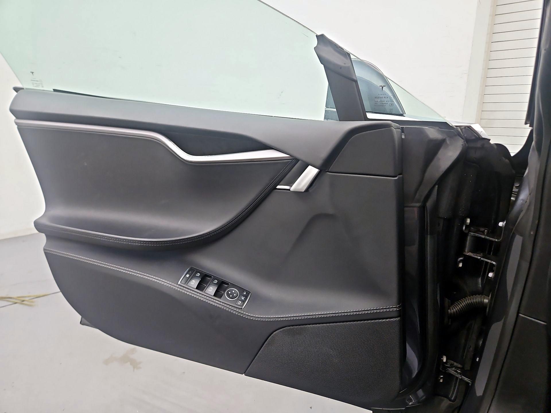 Thumbnail: 2019 Tesla Model S - 10