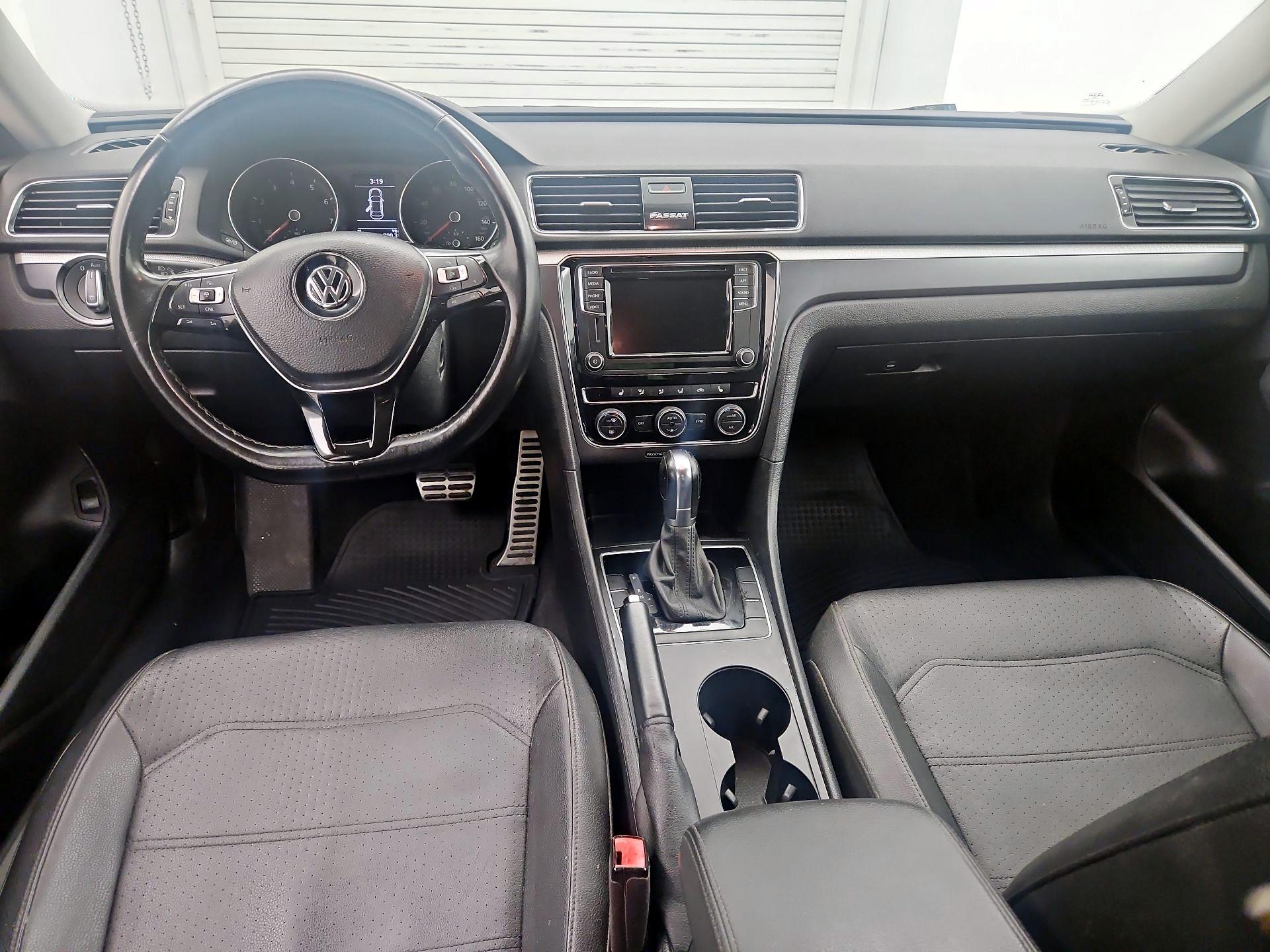 Thumbnail: 2018 Volkswagen Passat - 9
