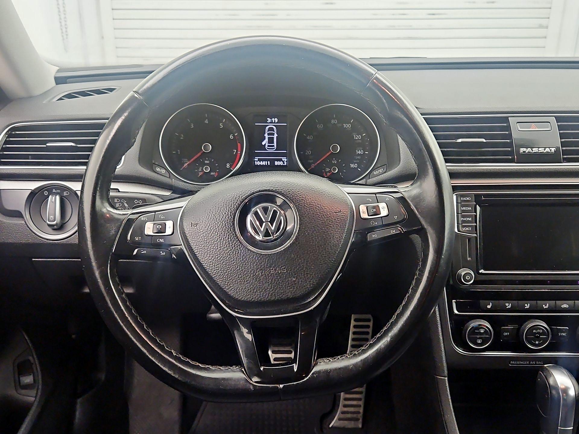 Thumbnail: 2018 Volkswagen Passat - 10