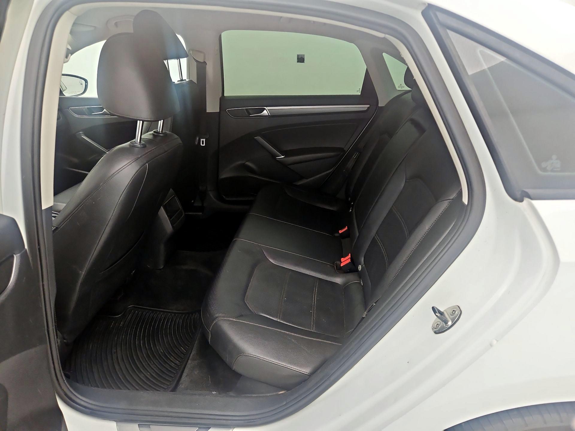 Thumbnail: 2018 Volkswagen Passat - 19