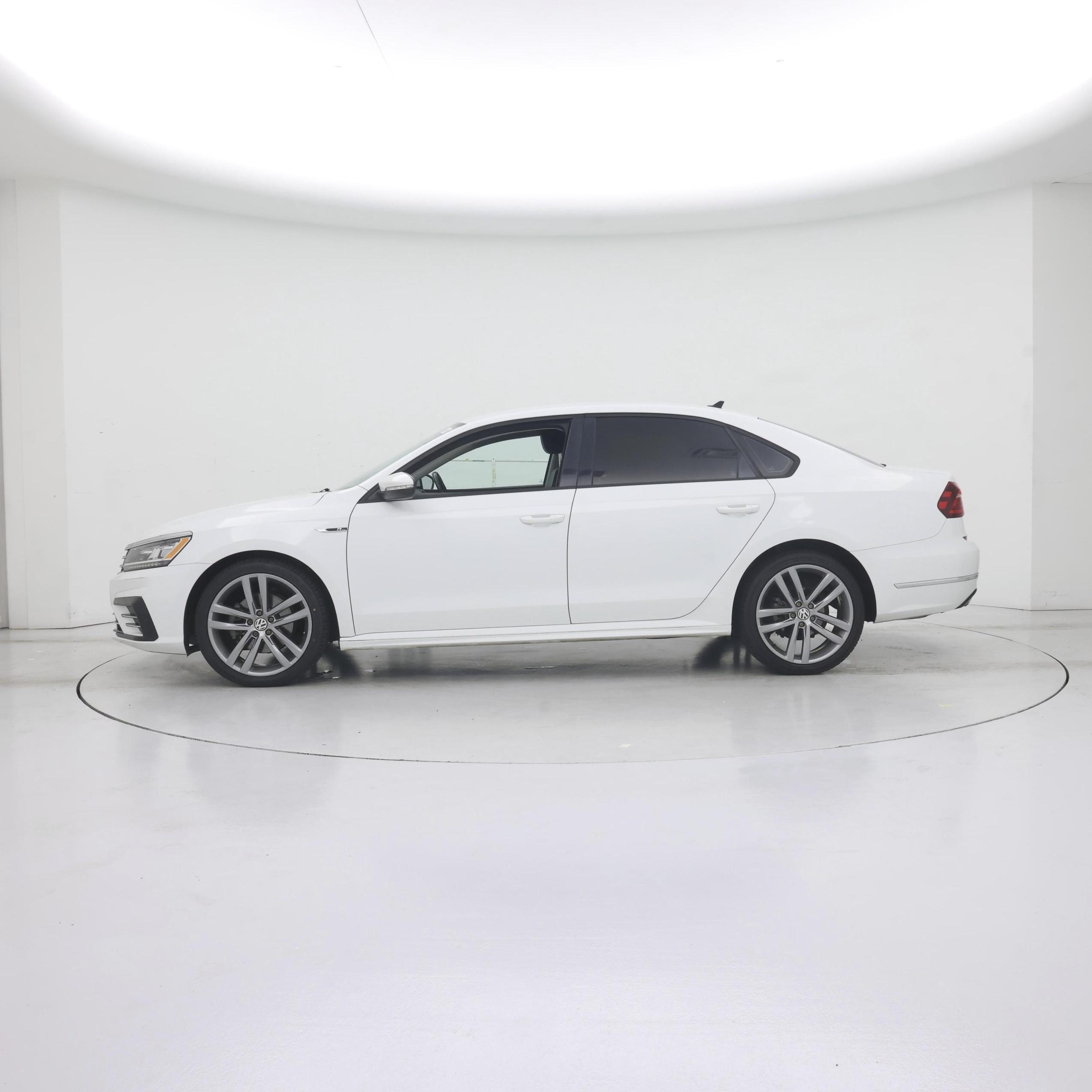 Thumbnail: 2018 Volkswagen Passat - 3