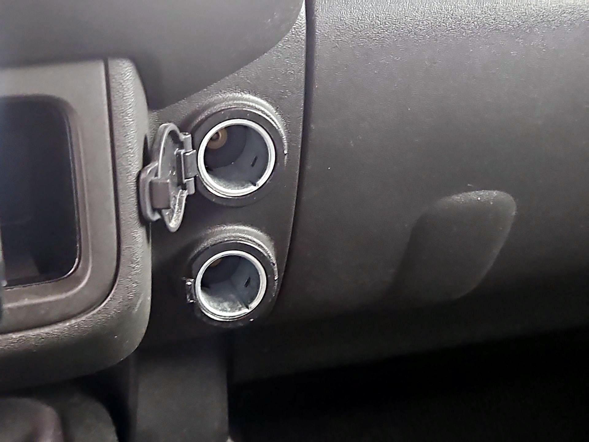 Thumbnail: 2015 Nissan Xterra - 17