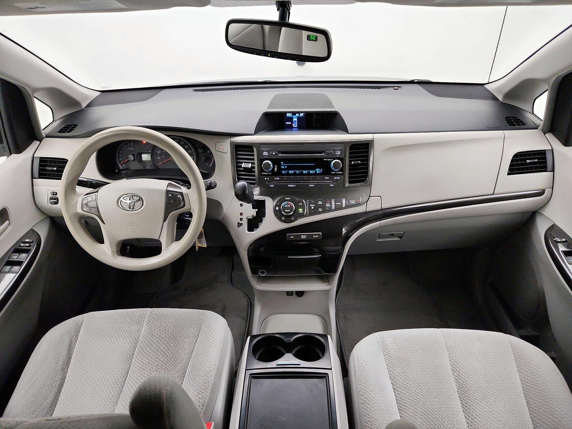 Thumbnail: 2014 Toyota Sienna - 9