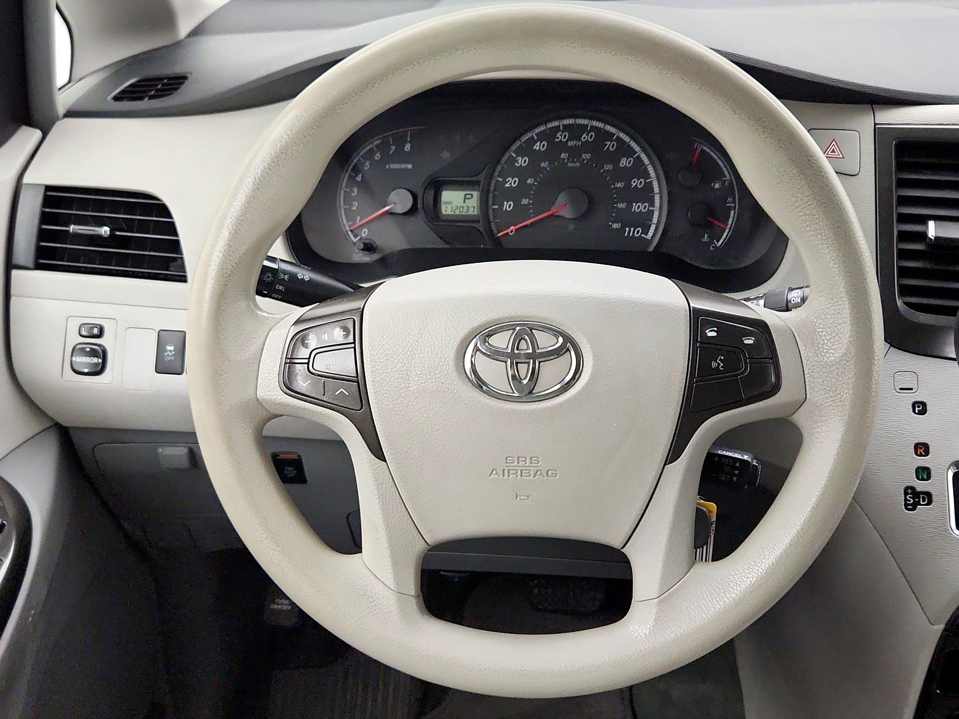Thumbnail: 2014 Toyota Sienna - 10