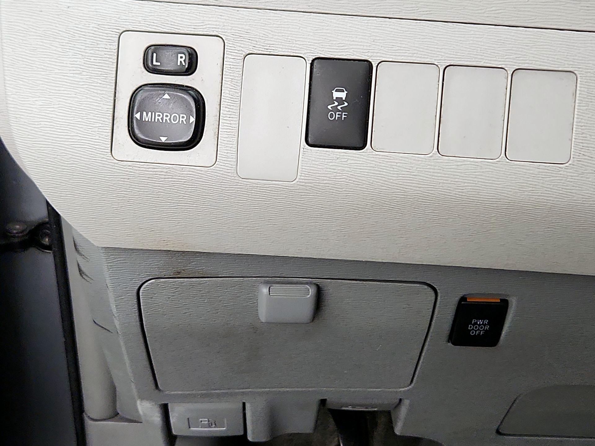 Thumbnail: 2014 Toyota Sienna - 13