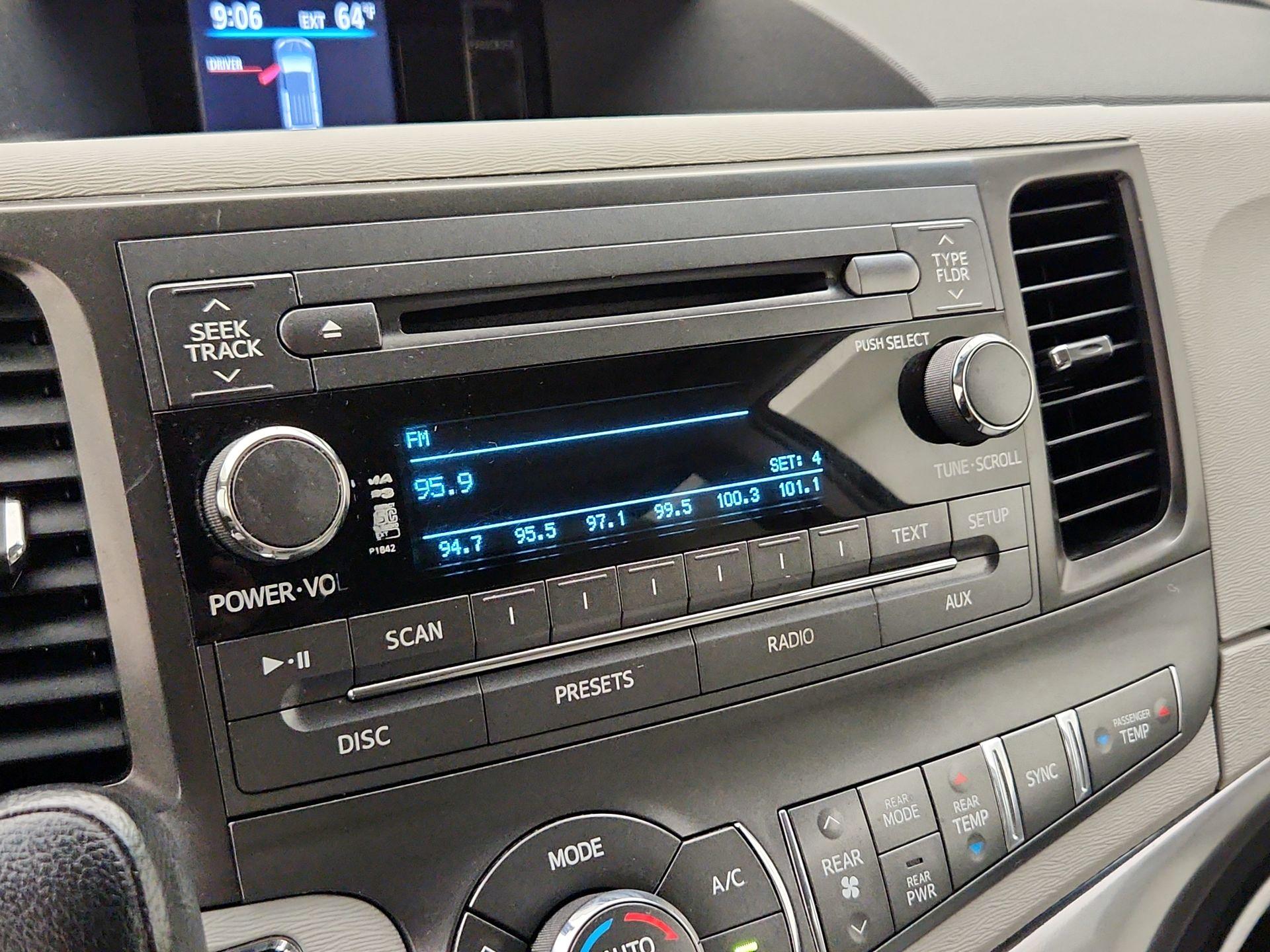 Thumbnail: 2014 Toyota Sienna - 15