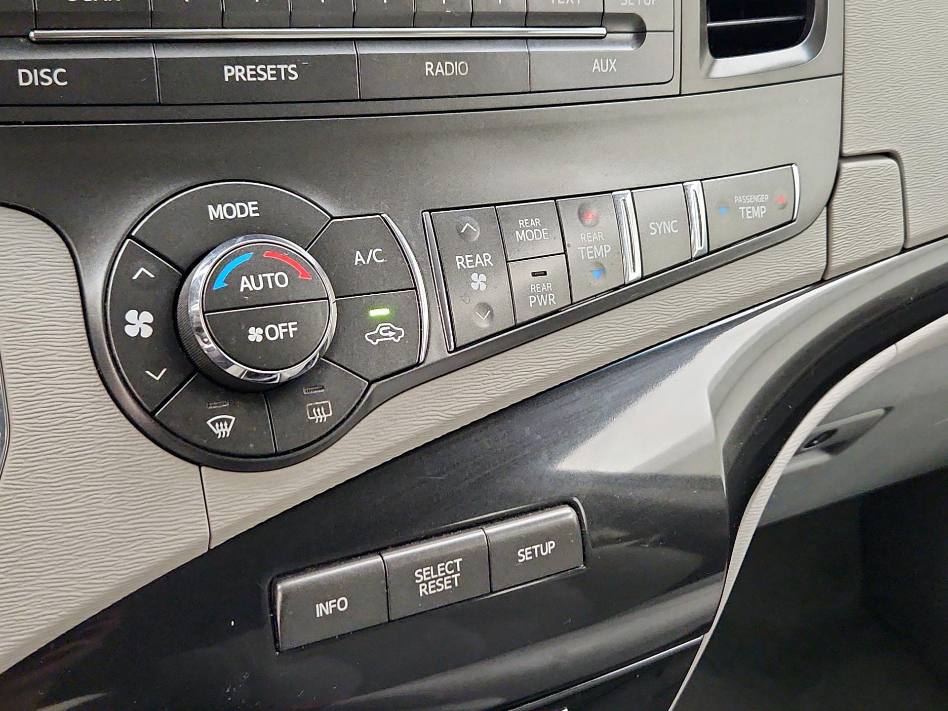 Thumbnail: 2014 Toyota Sienna - 16