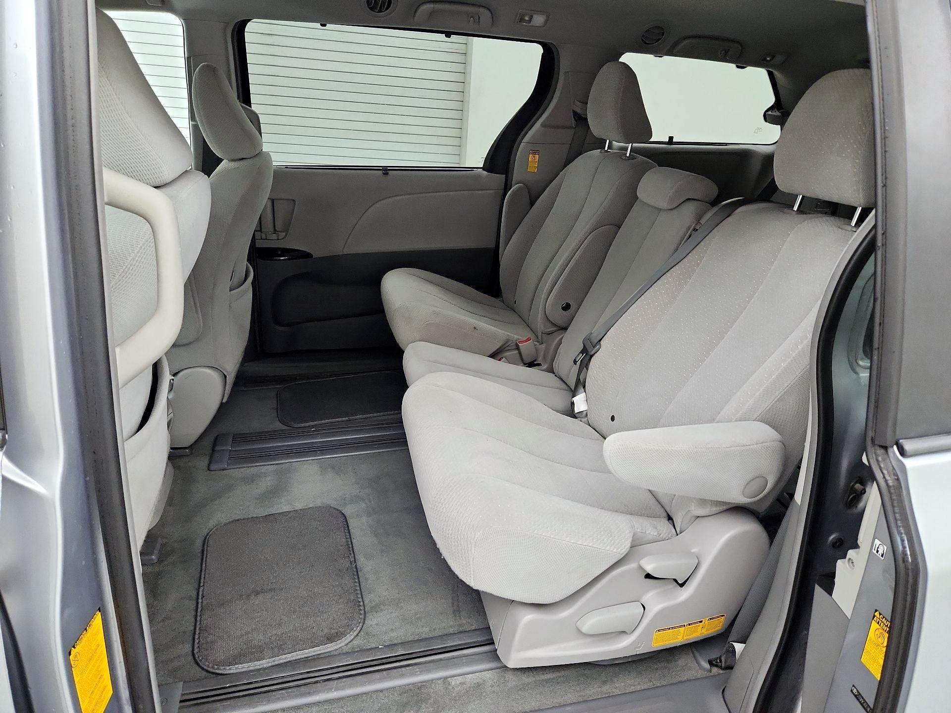 Thumbnail: 2014 Toyota Sienna - 19