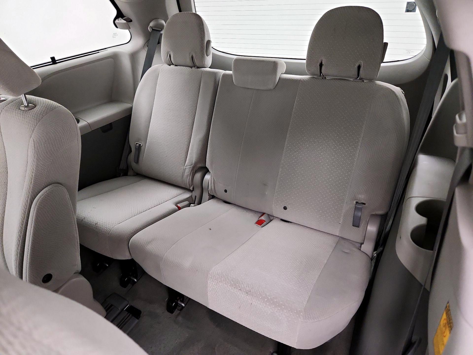 Thumbnail: 2014 Toyota Sienna - 20