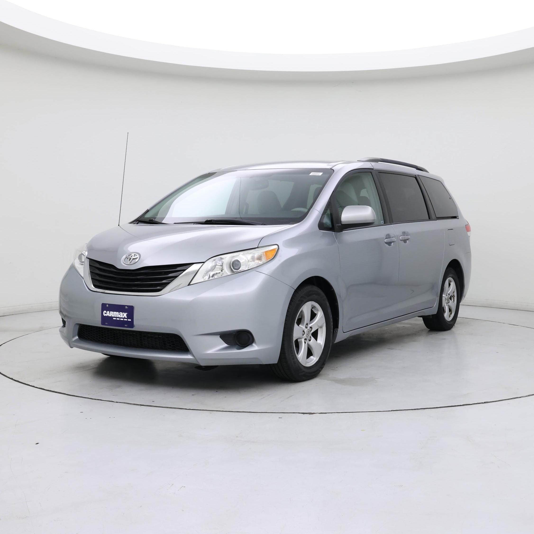 Thumbnail: 2014 Toyota Sienna - 4