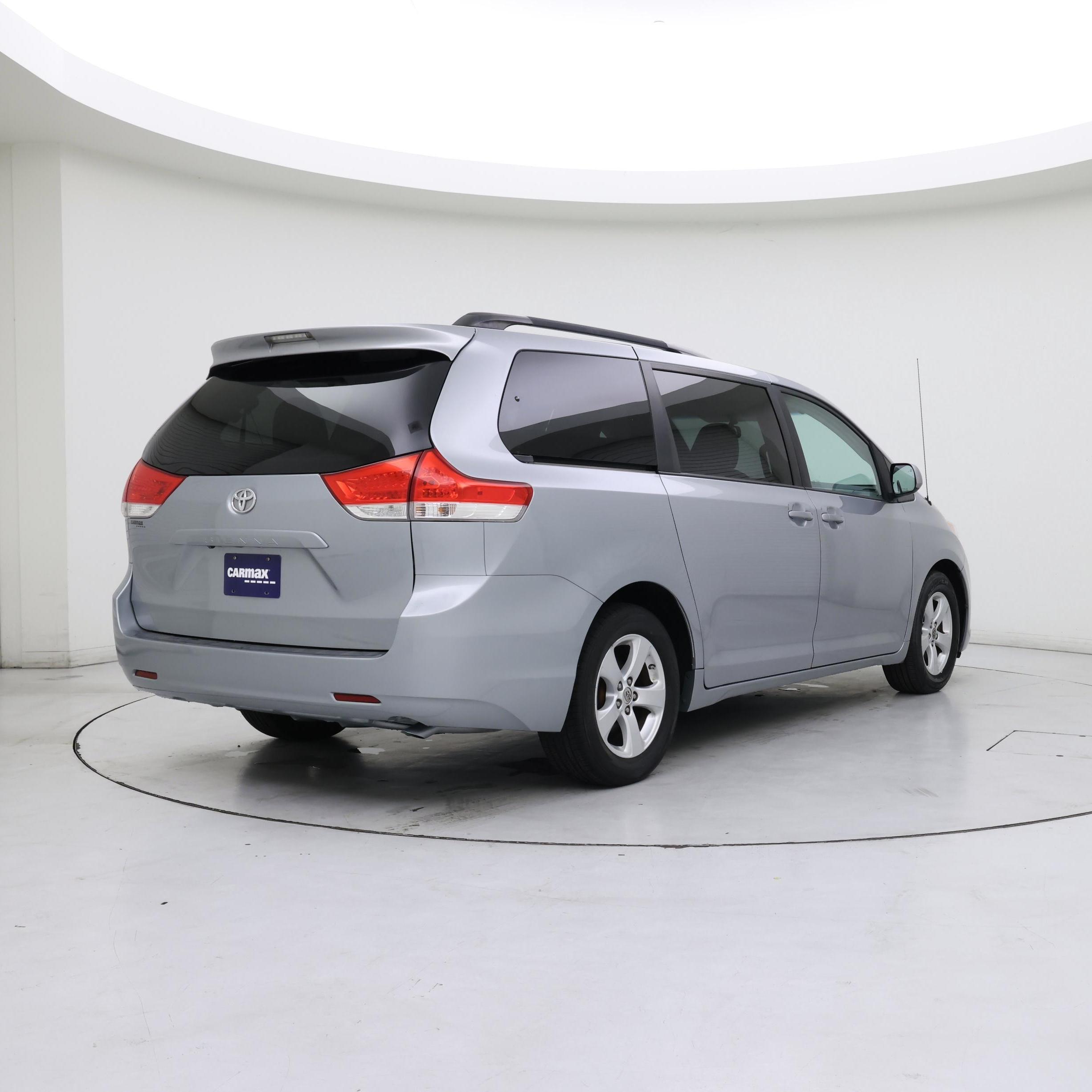 Thumbnail: 2014 Toyota Sienna - 8
