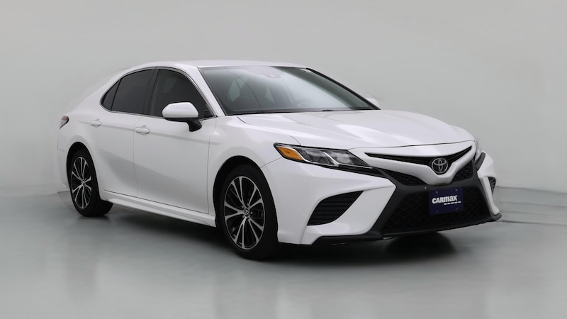2019 Toyota Camry SE Hero Image