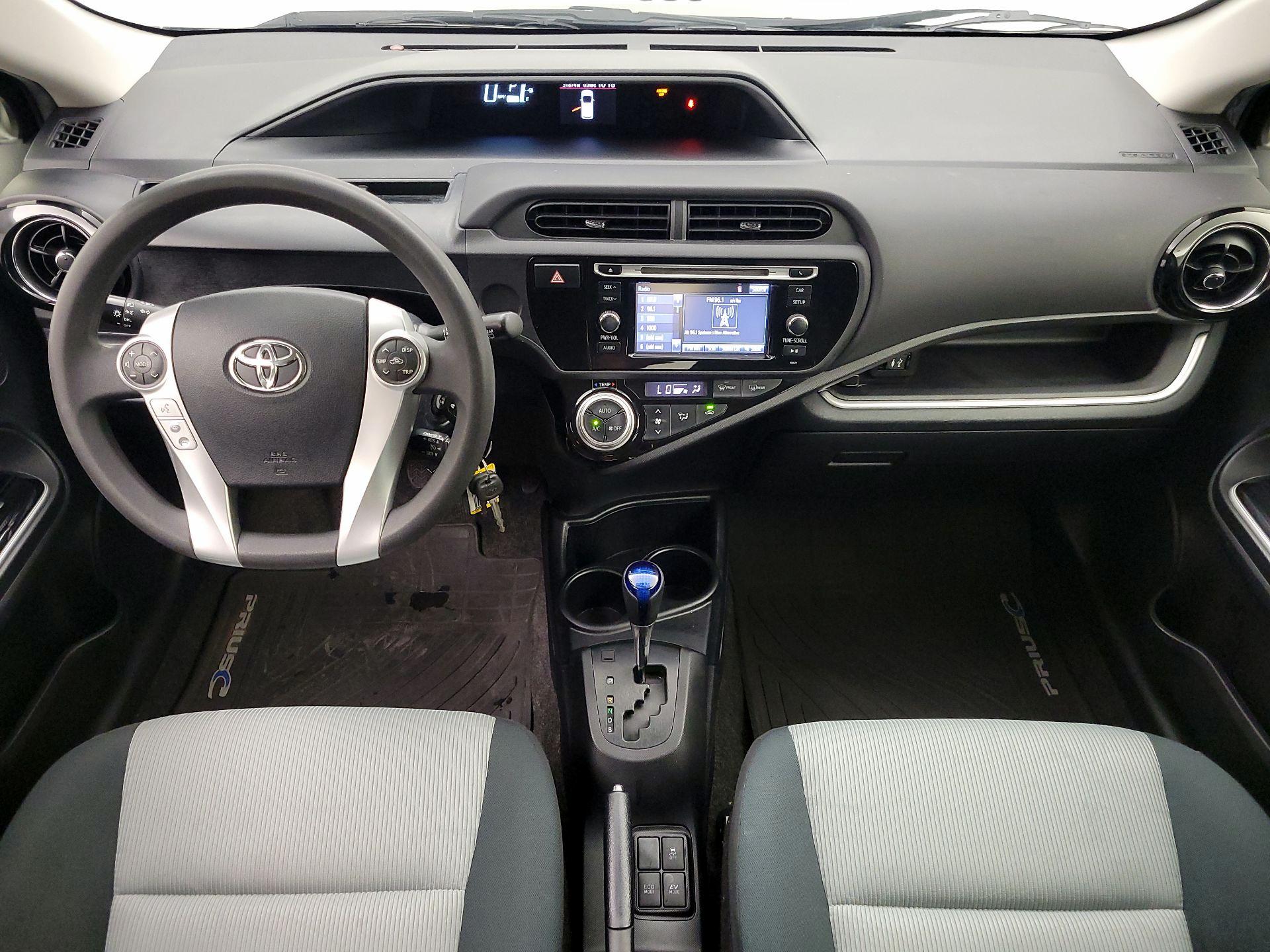 Thumbnail: 2016 Toyota Prius c - 9