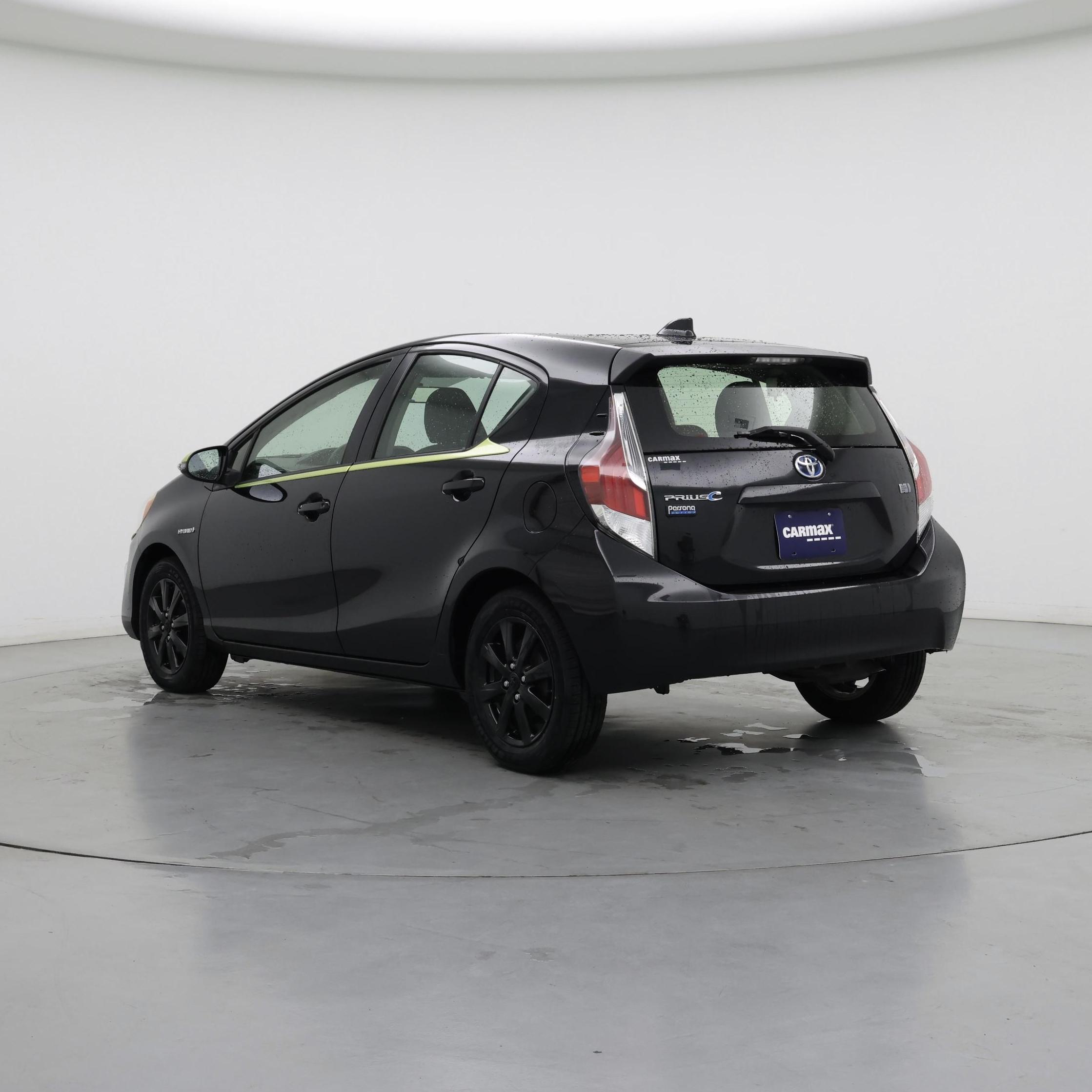 Thumbnail: 2016 Toyota Prius c - 2