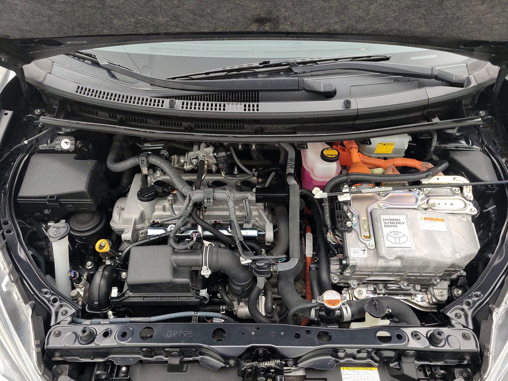 Thumbnail: 2016 Toyota Prius c - 20