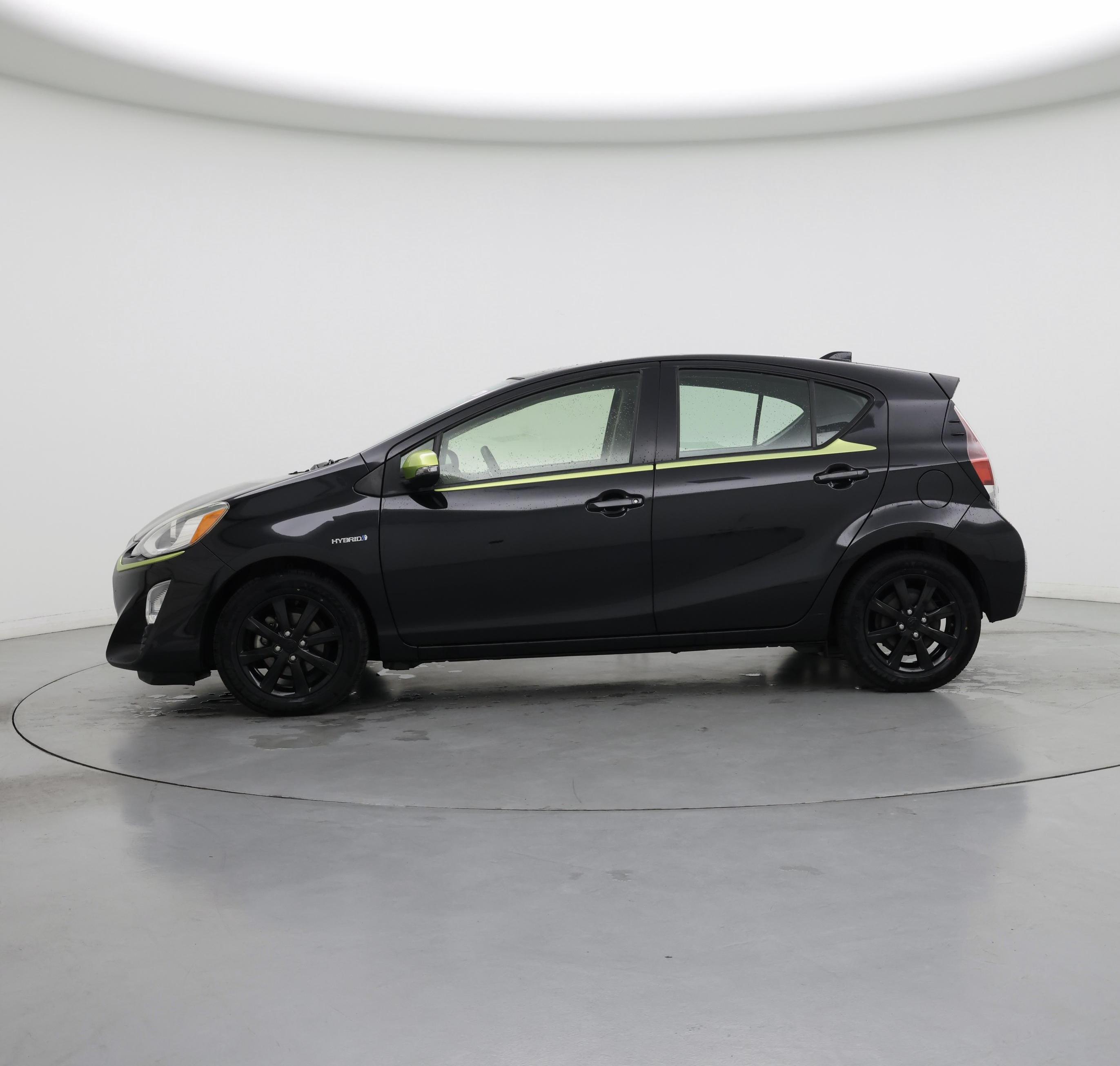 Thumbnail: 2016 Toyota Prius c - 3