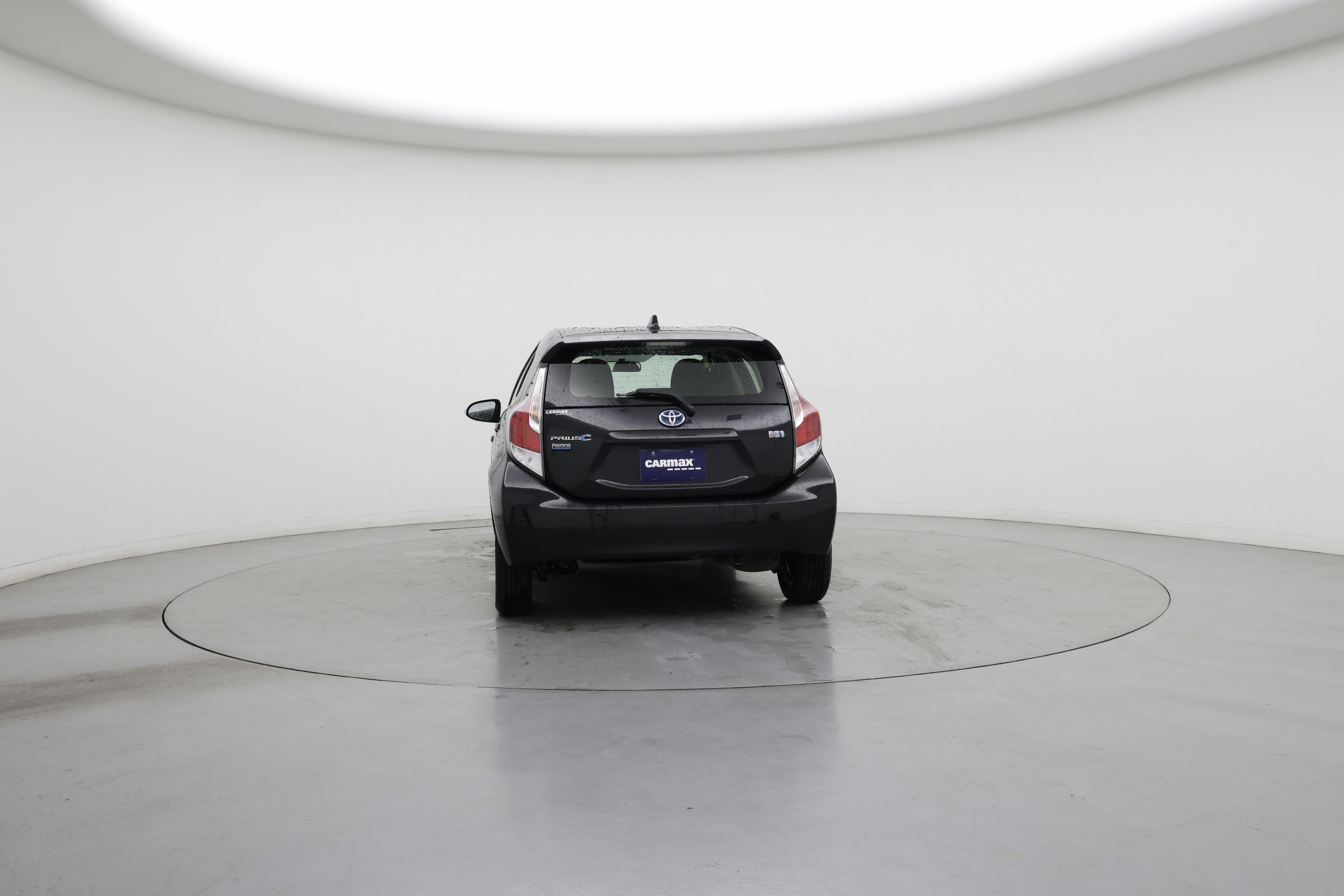 Thumbnail: 2016 Toyota Prius c - 6