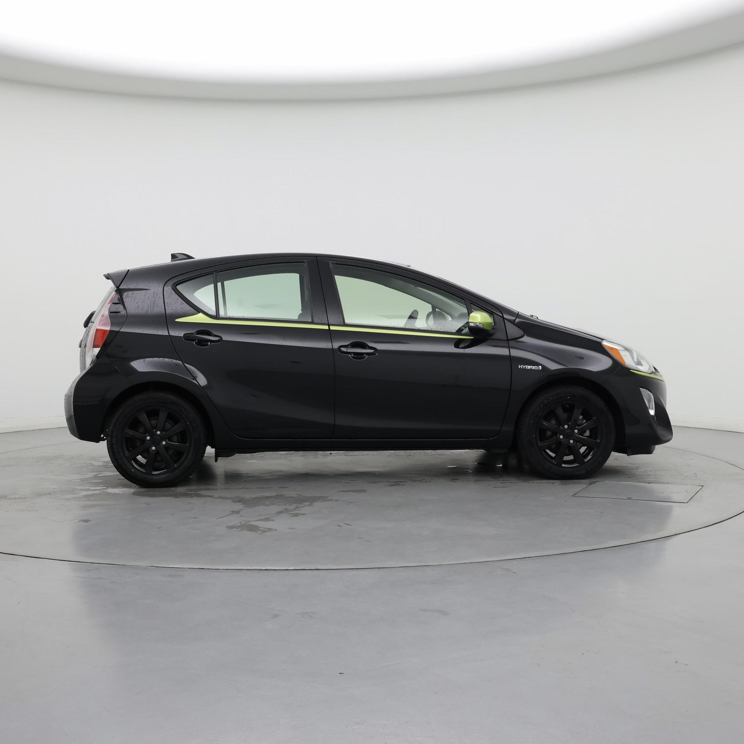 Thumbnail: 2016 Toyota Prius c - 7