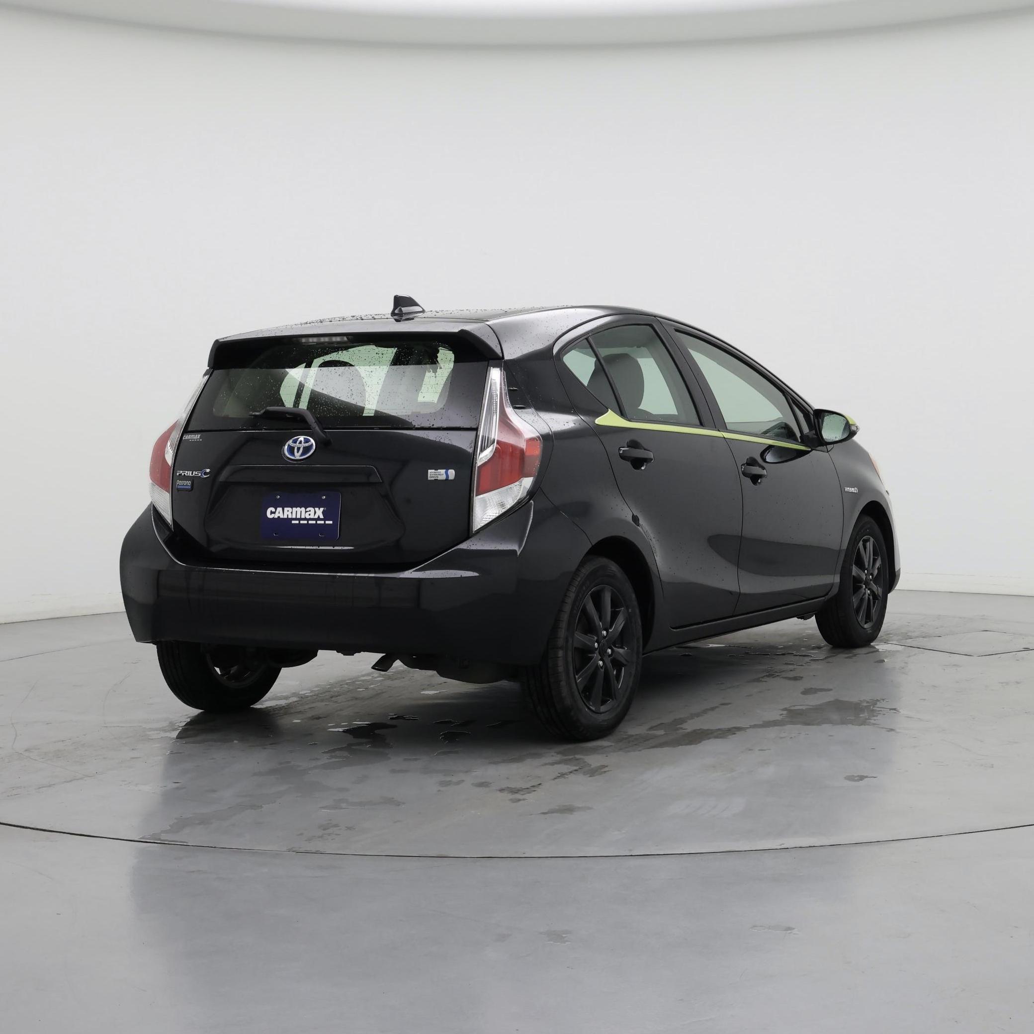 Thumbnail: 2016 Toyota Prius c - 8