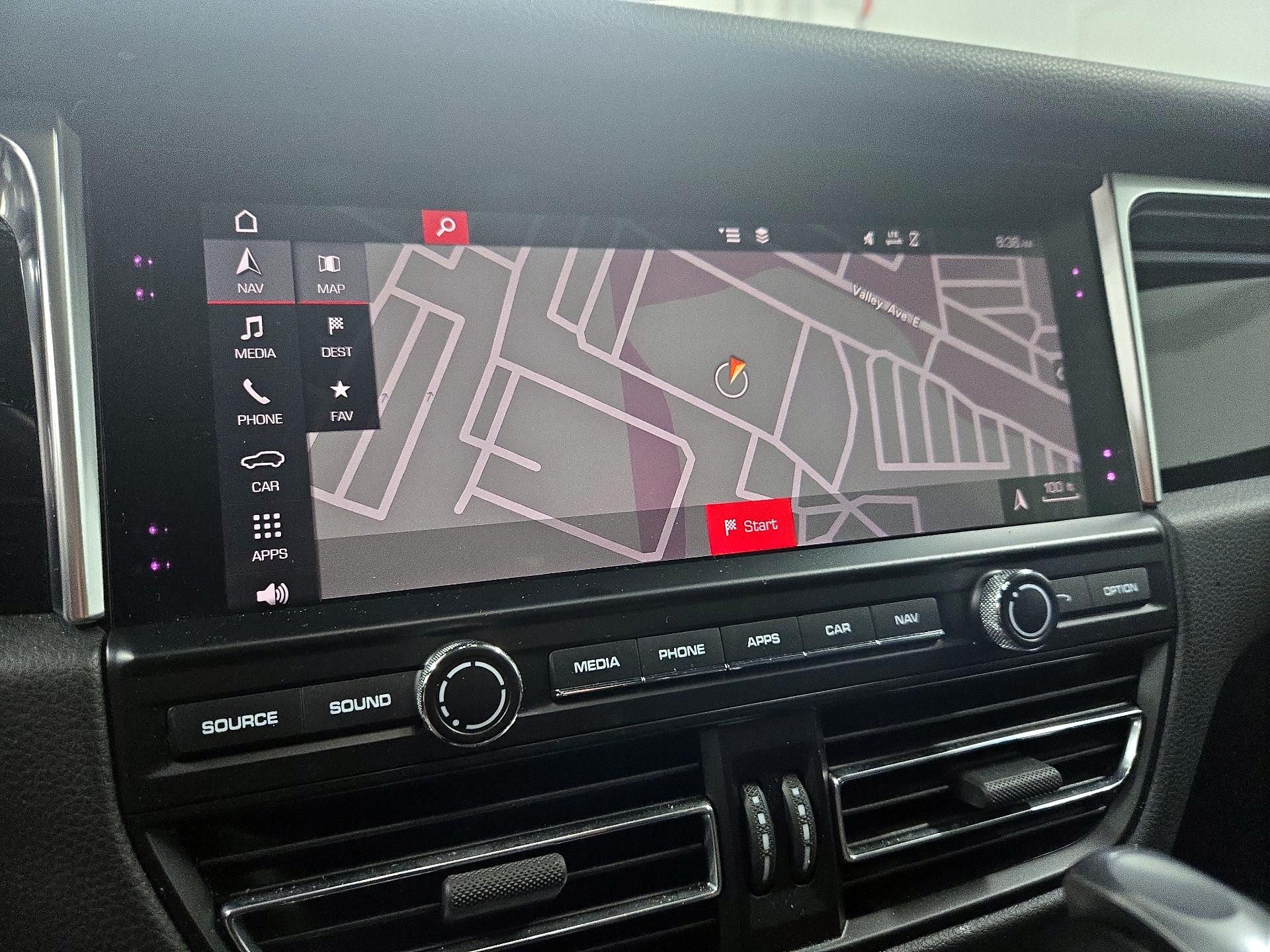 Thumbnail: 2019 Porsche Macan - 14