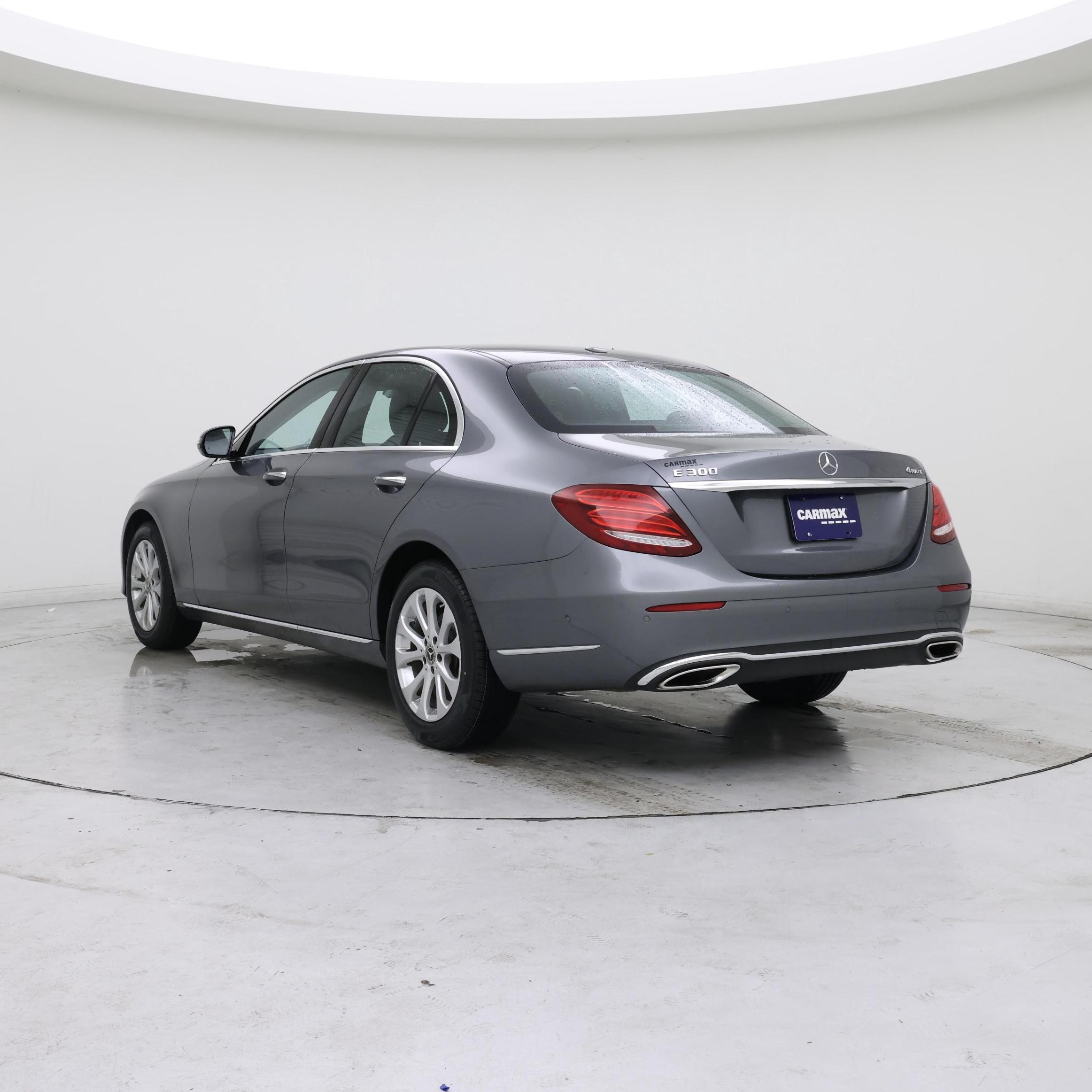 Thumbnail: 2018 Mercedes-Benz E-Class - 2