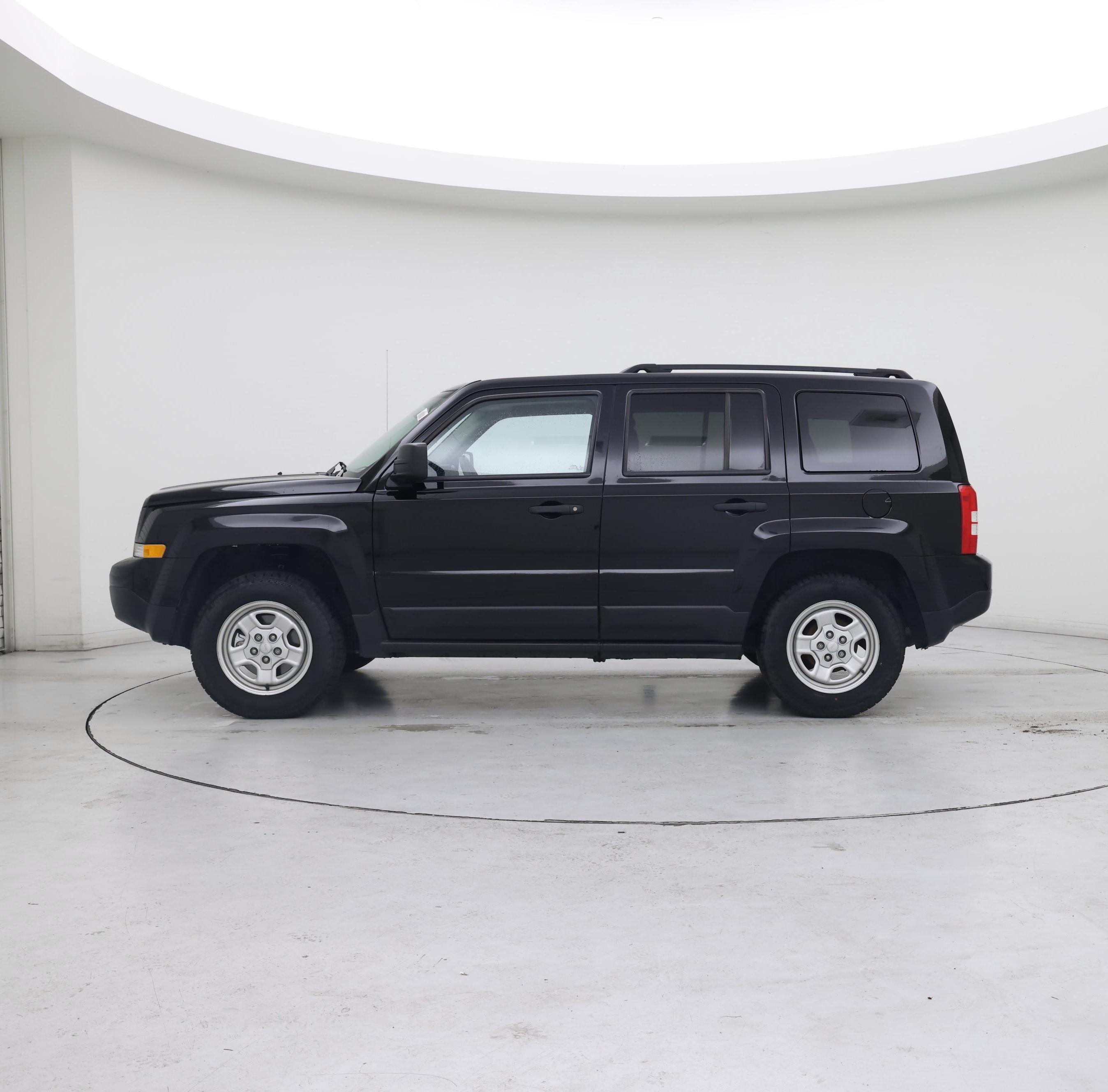 Thumbnail: 2017 Jeep Patriot - 3