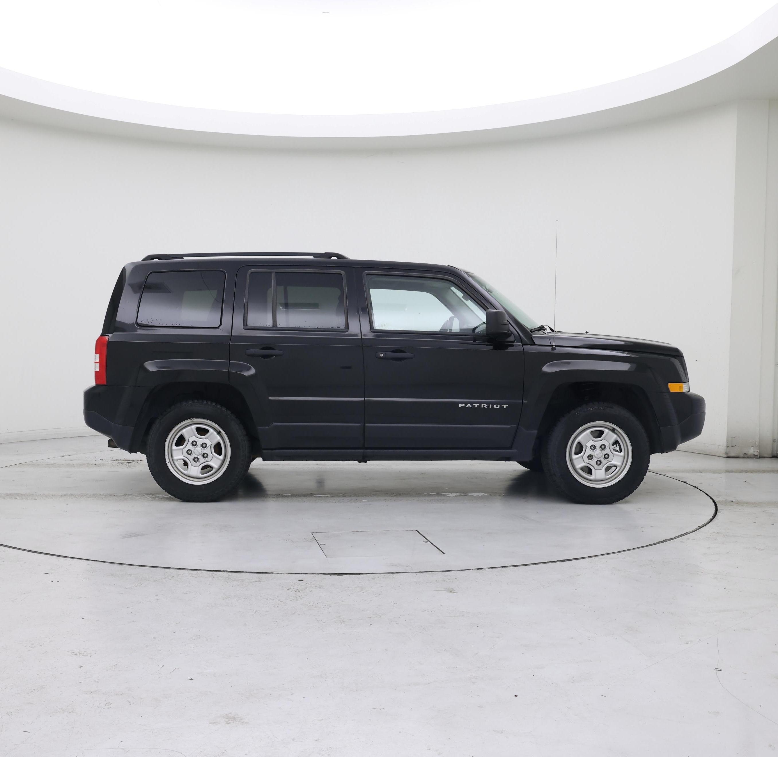 Thumbnail: 2017 Jeep Patriot - 7