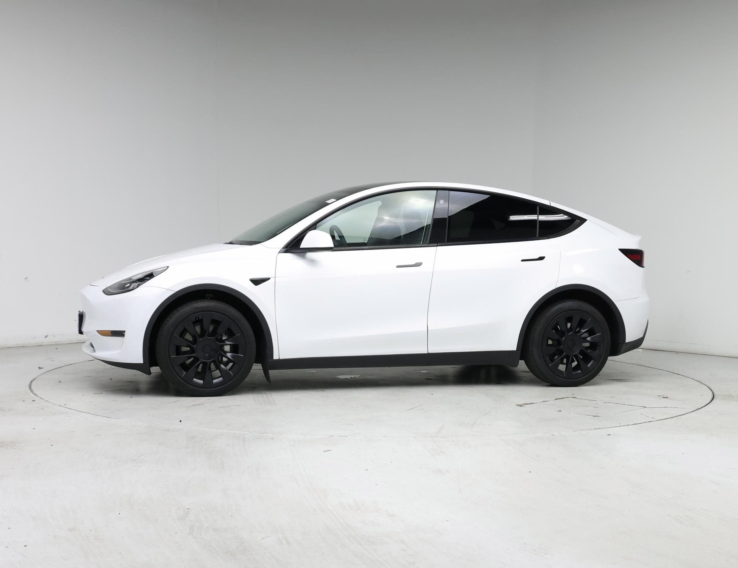 Thumbnail: 2023 Tesla Model Y - 3