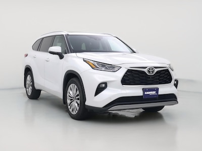 White 2023 Toyota Highlander Platinum