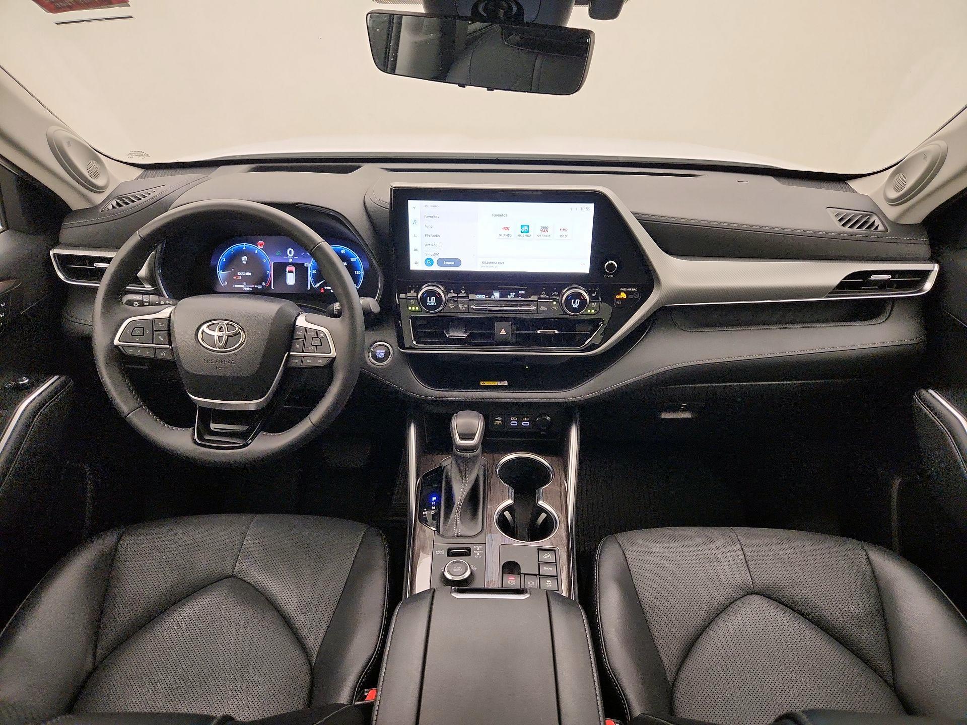 Thumbnail: 2023 Toyota Highlander - 9