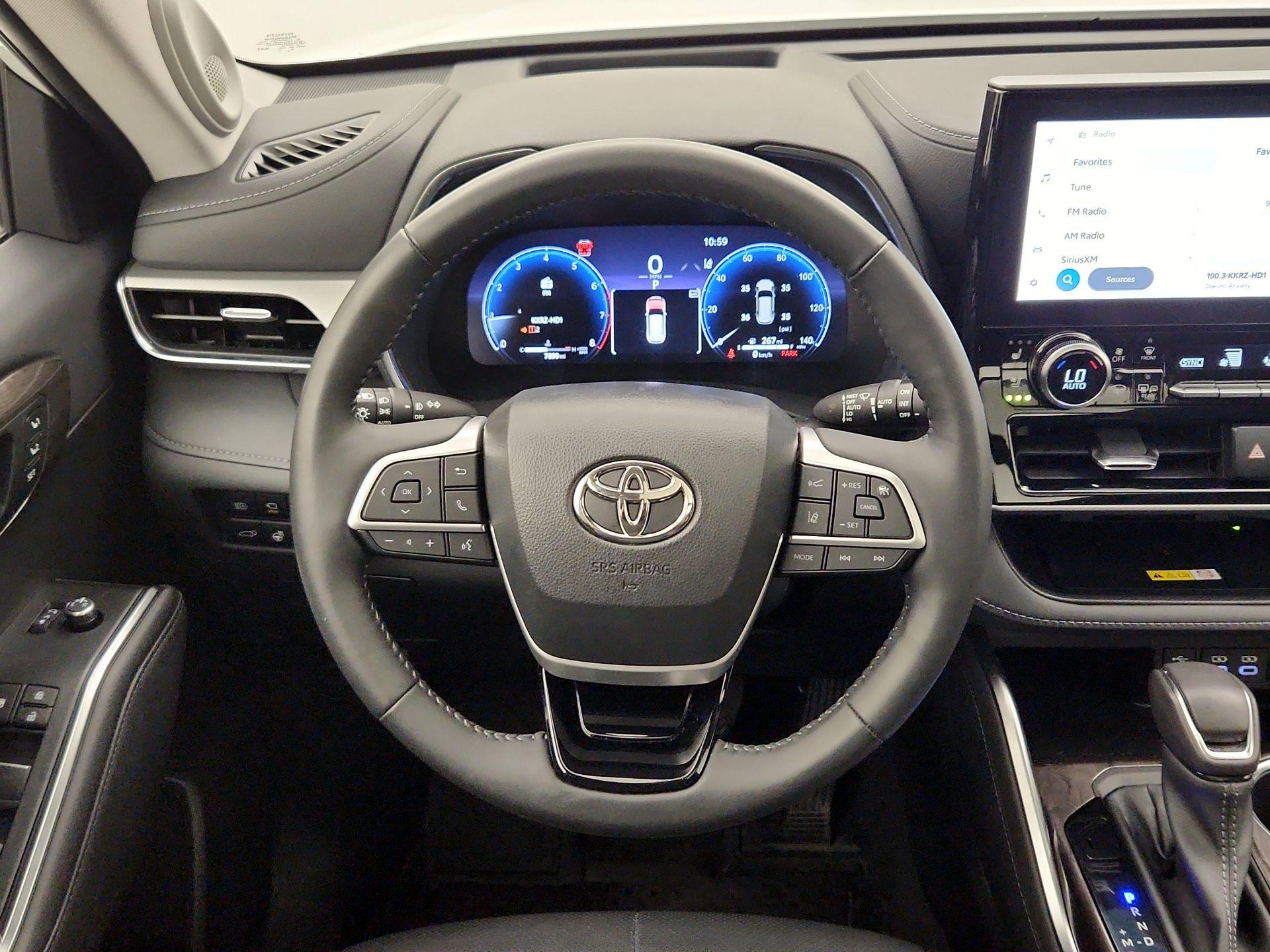 Thumbnail: 2023 Toyota Highlander - 10