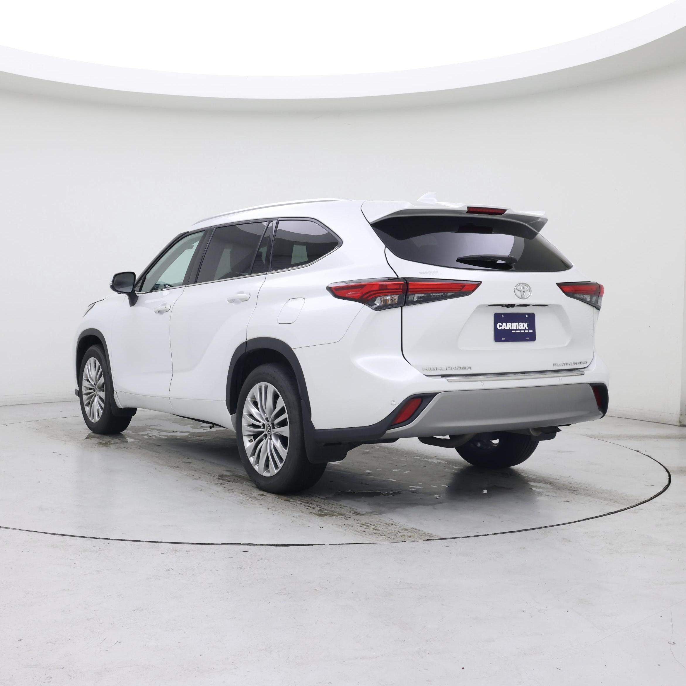 Thumbnail: 2023 Toyota Highlander - 2