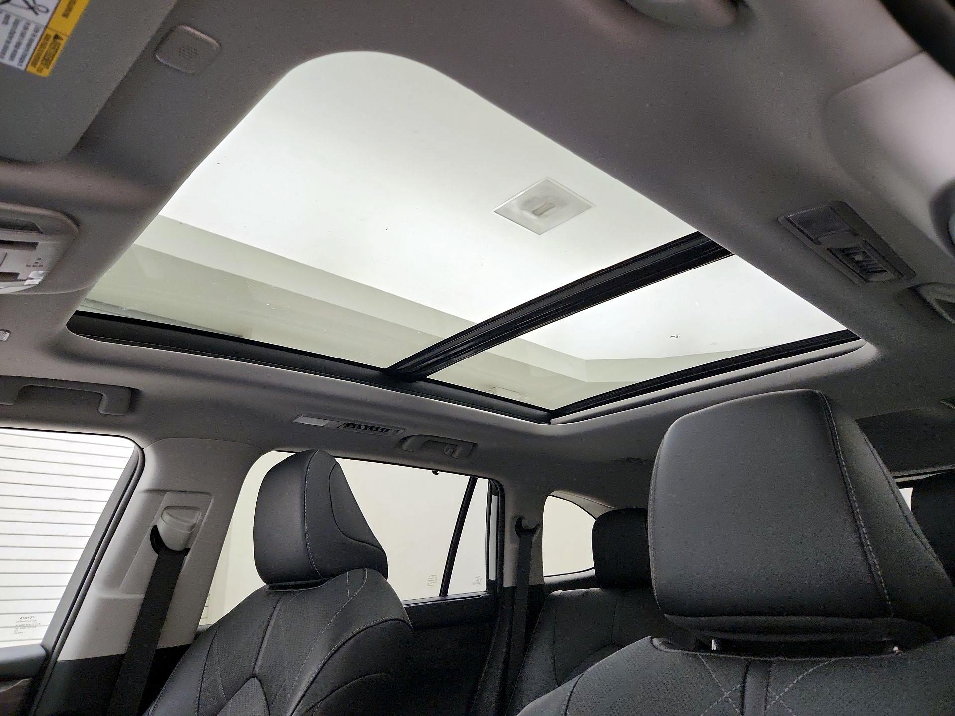 Thumbnail: 2023 Toyota Highlander - 19