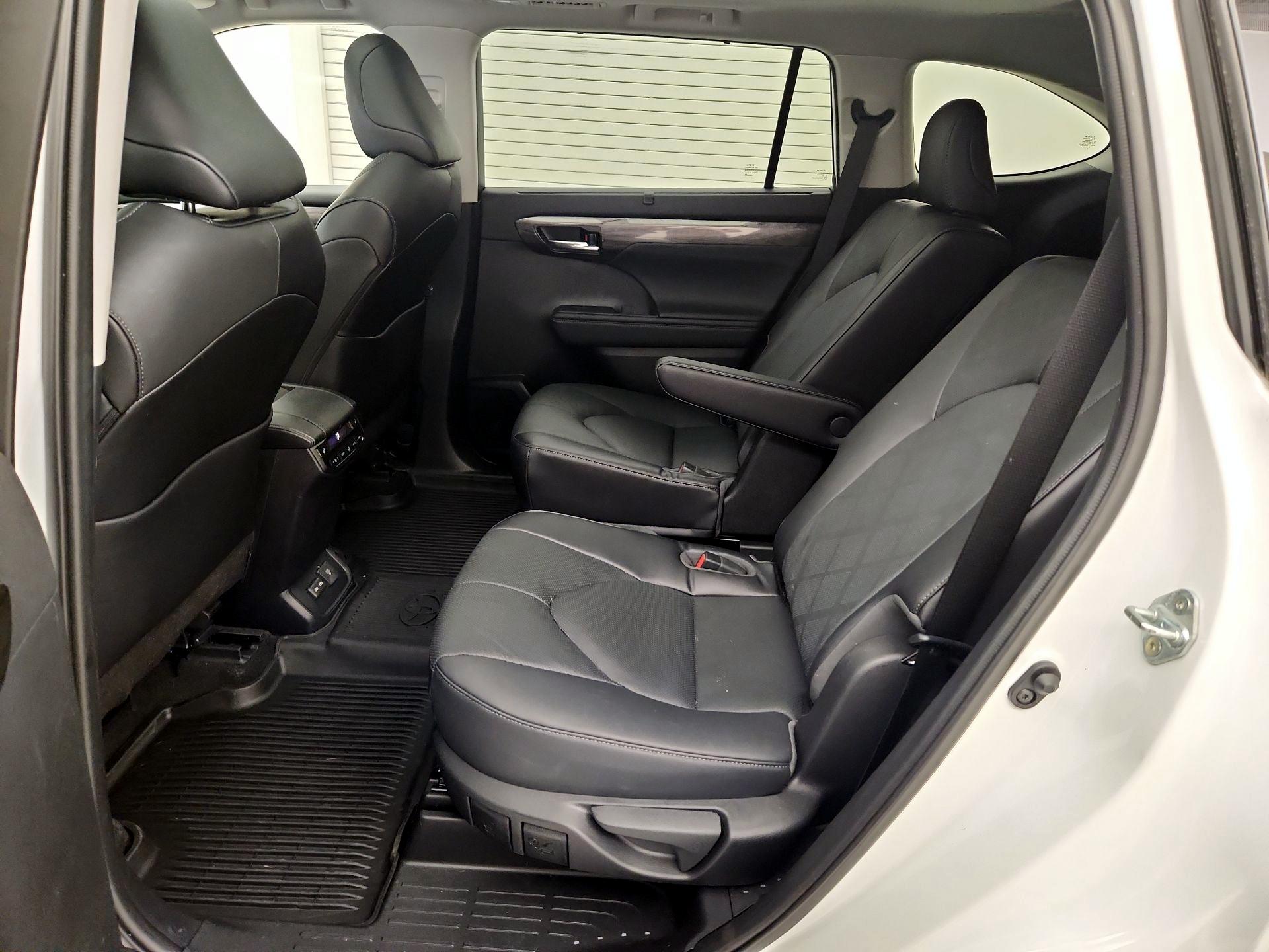 Thumbnail: 2023 Toyota Highlander - 20