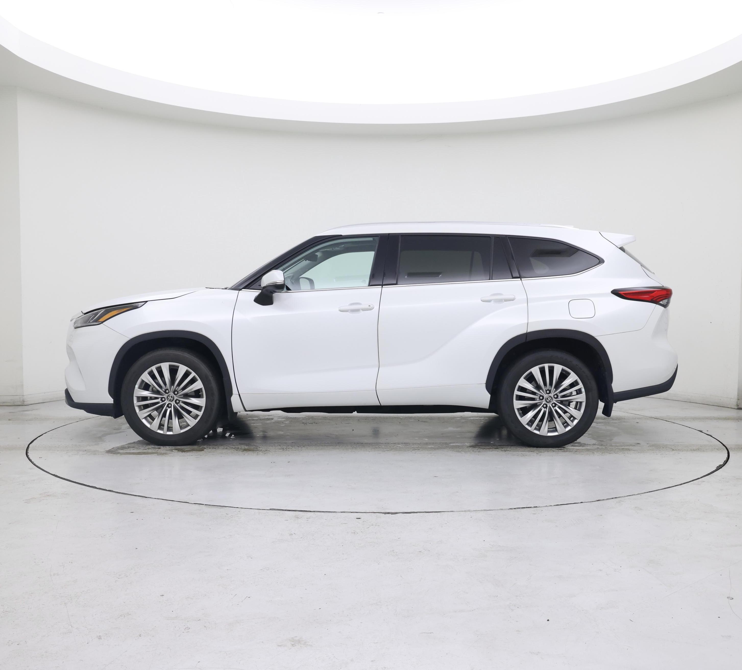 Thumbnail: 2023 Toyota Highlander - 3