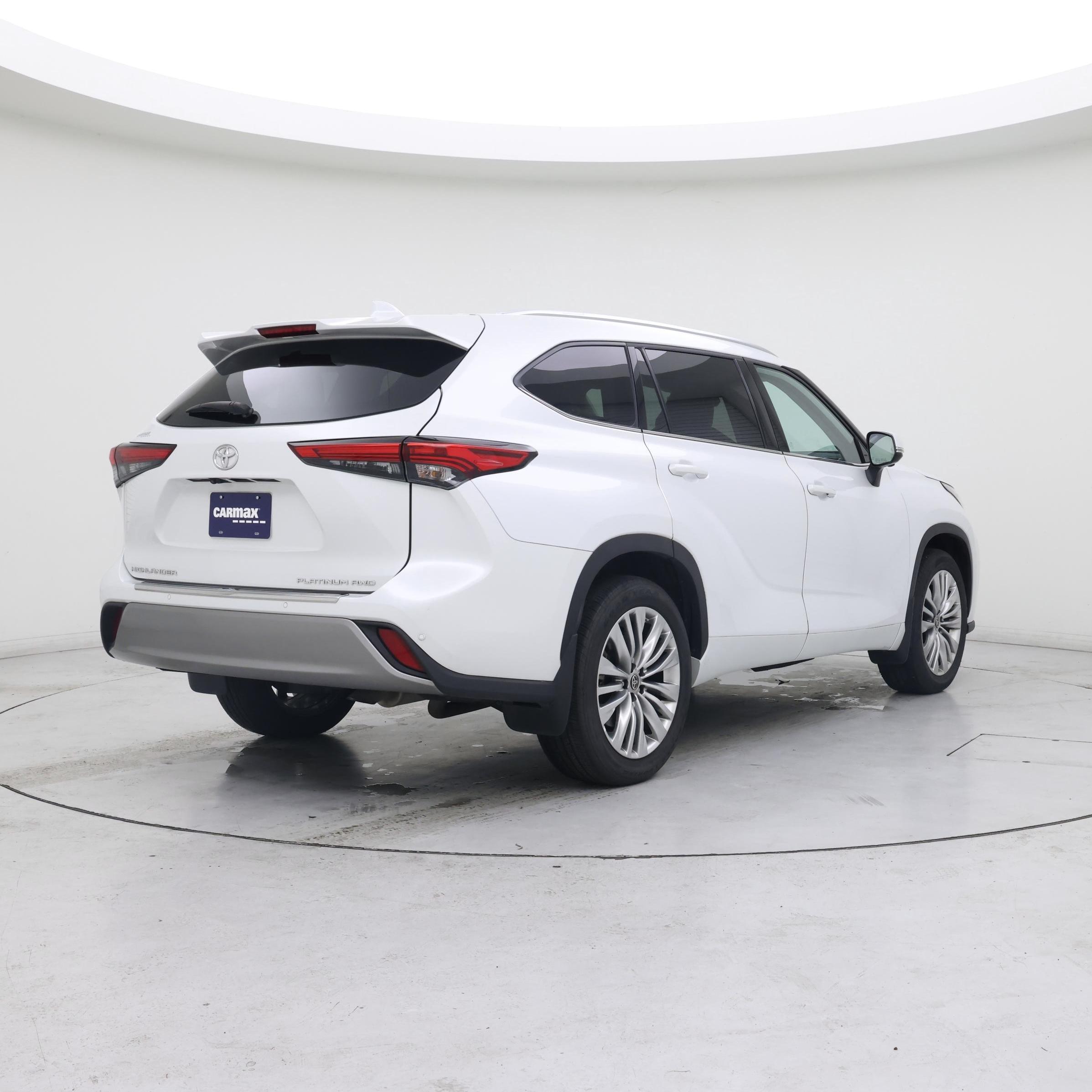 Thumbnail: 2023 Toyota Highlander - 8