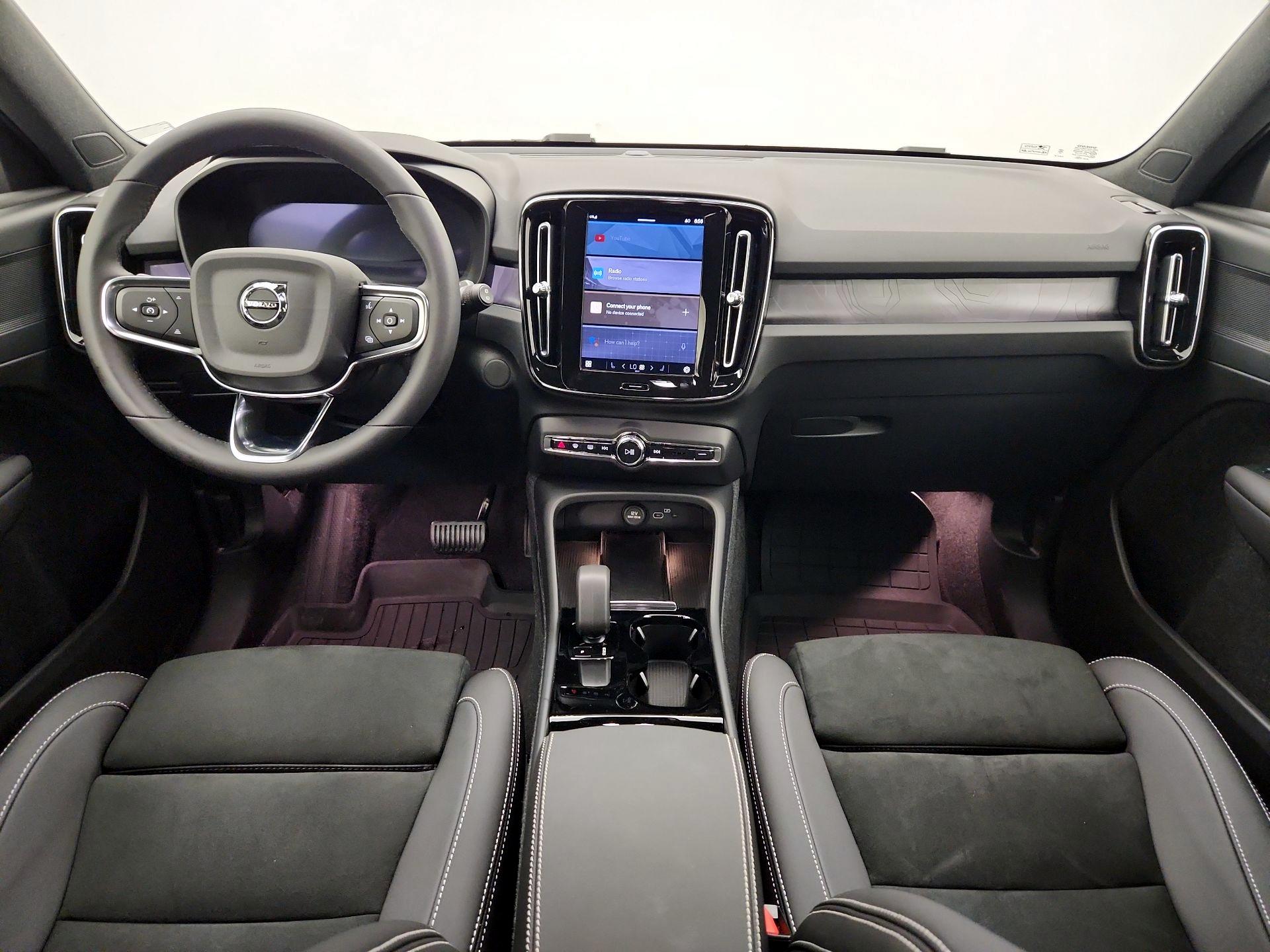 Thumbnail: 2023 Volvo XC40 - 9