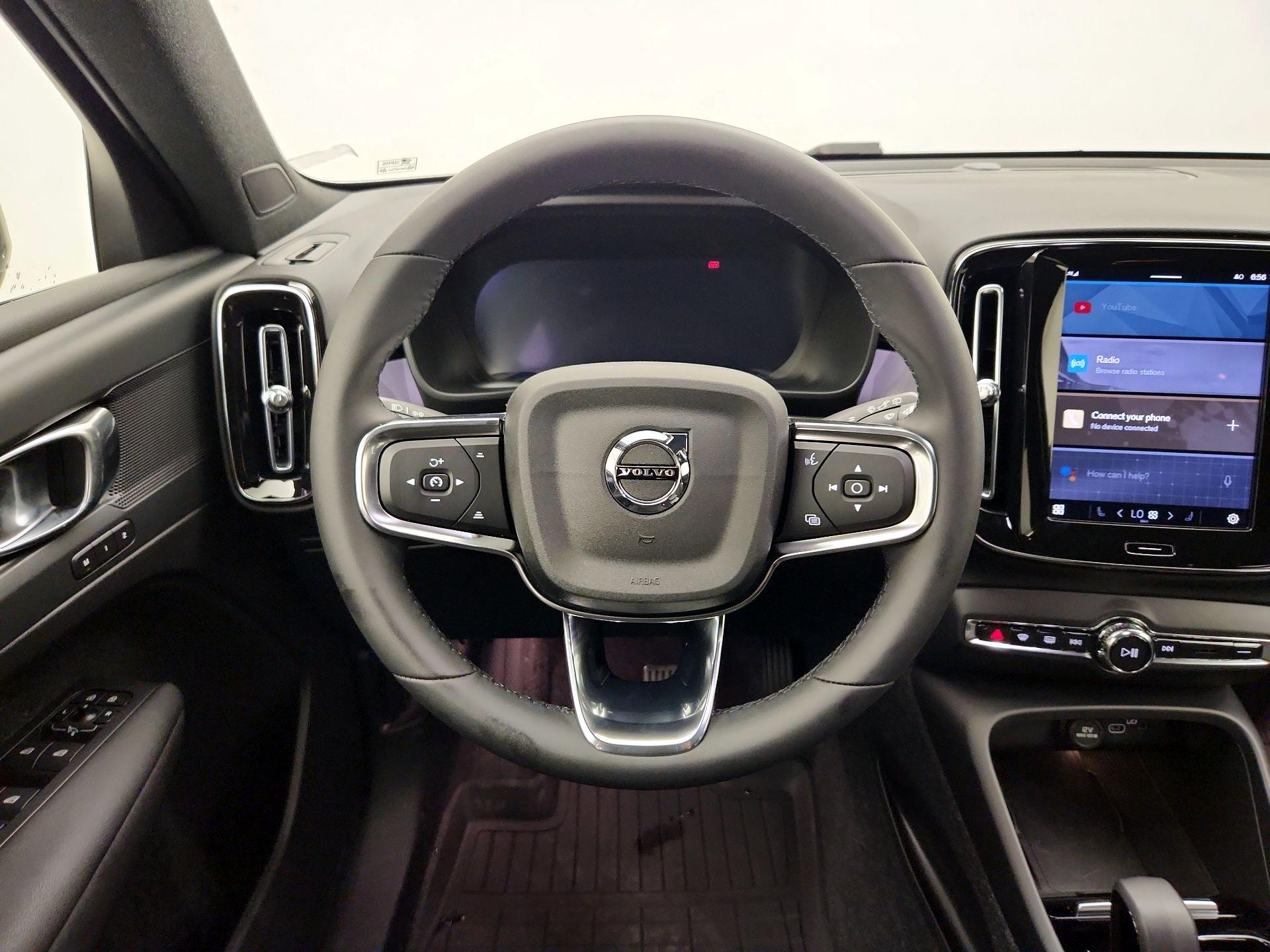 Thumbnail: 2023 Volvo XC40 - 10