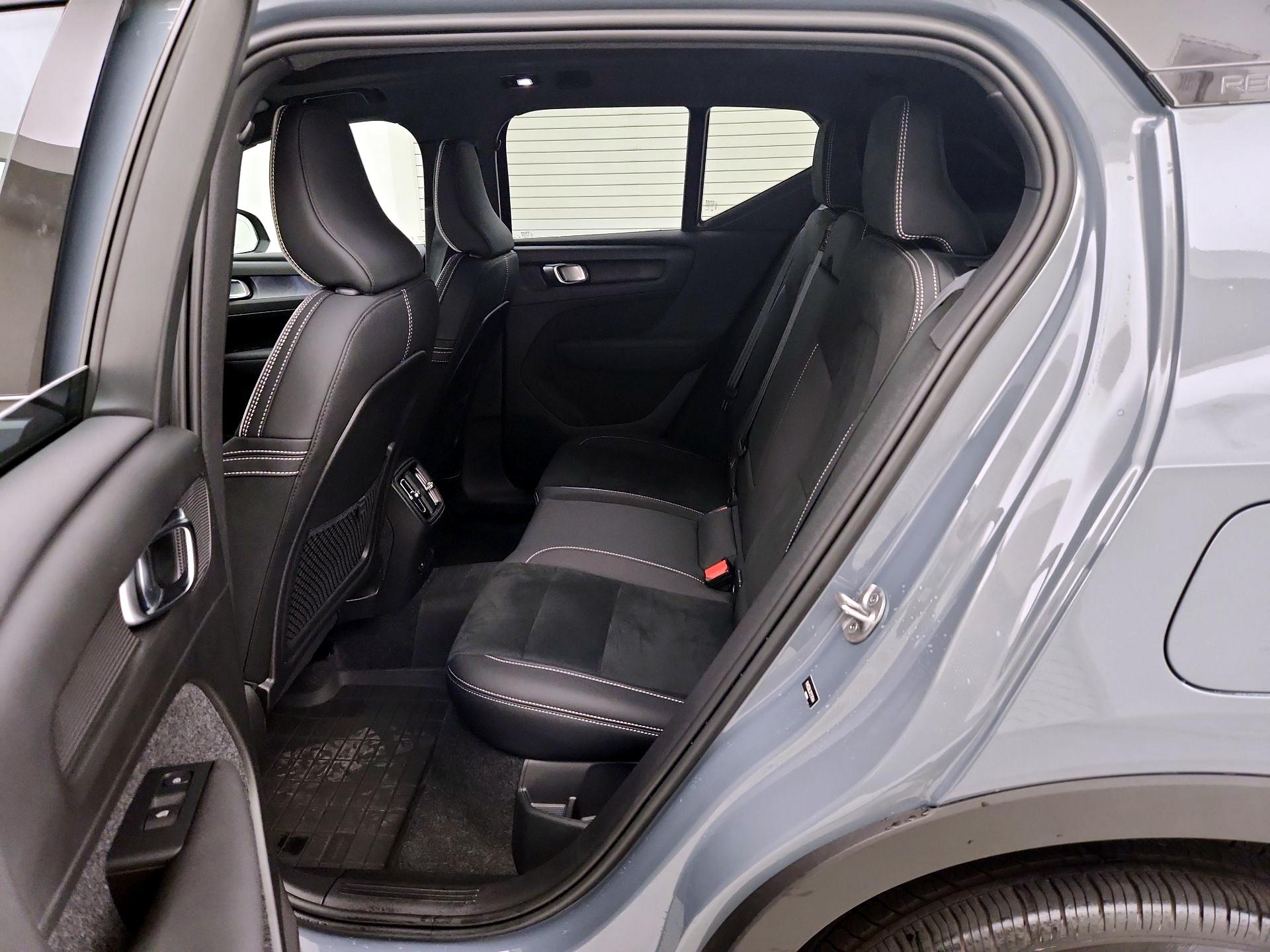 Thumbnail: 2023 Volvo XC40 - 20