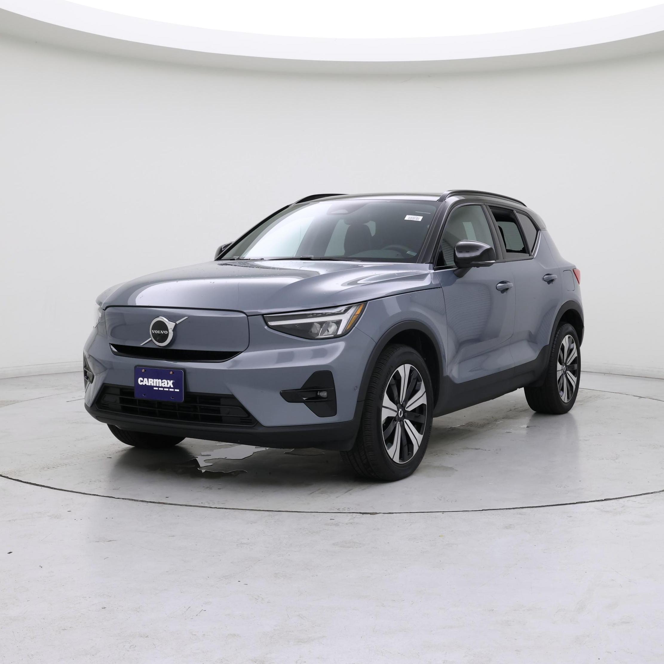 Thumbnail: 2023 Volvo XC40 - 4