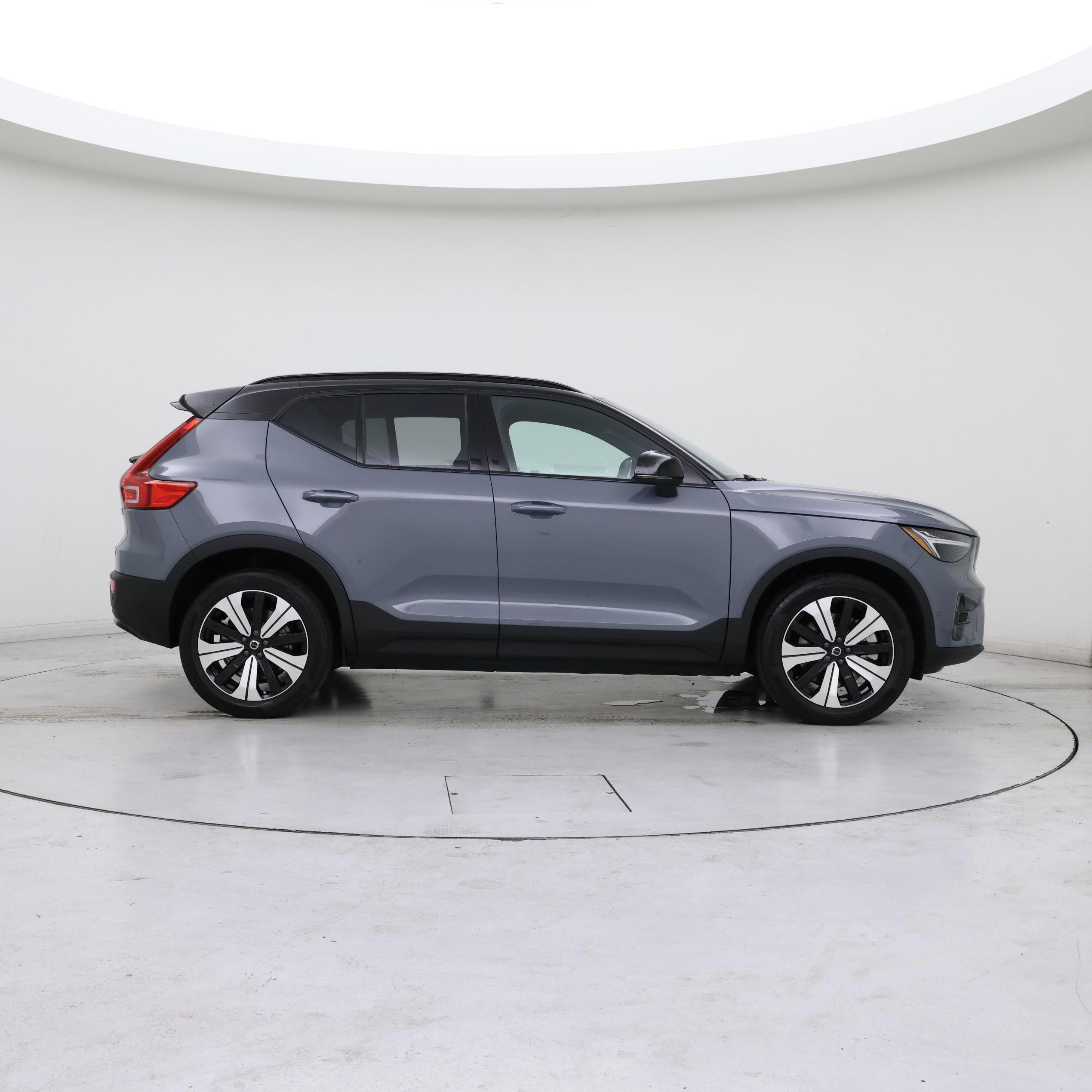 Thumbnail: 2023 Volvo XC40 - 7