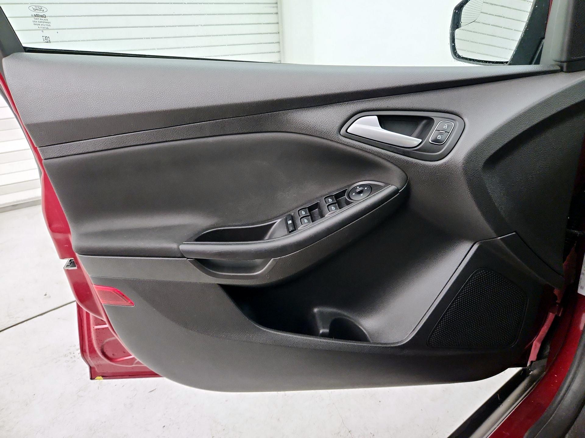 Thumbnail: 2016 Ford Focus - 12