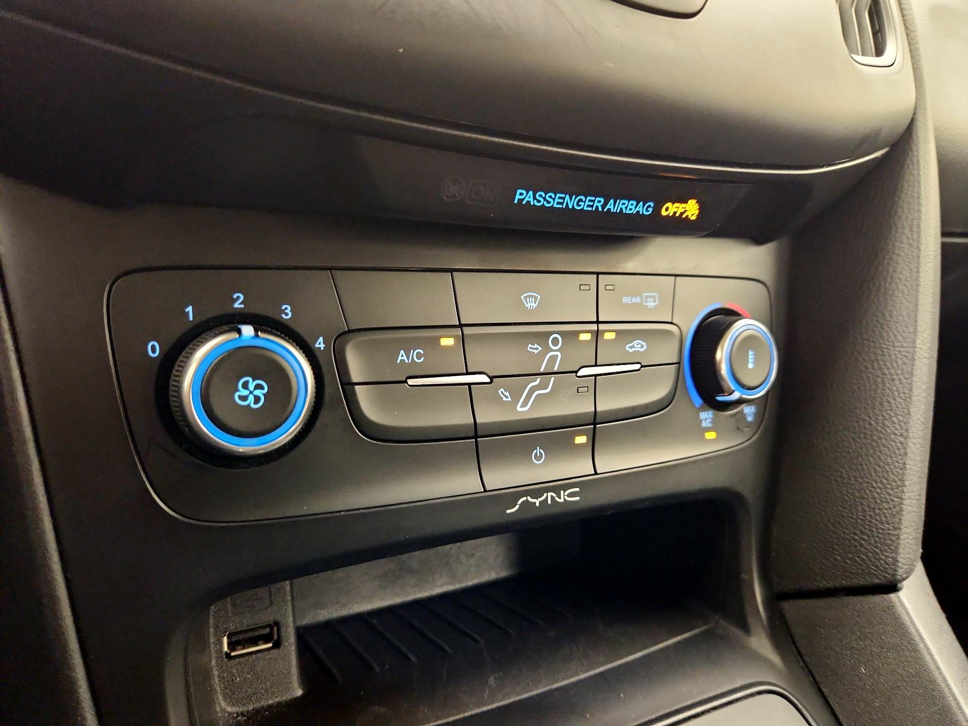 Thumbnail: 2016 Ford Focus - 16