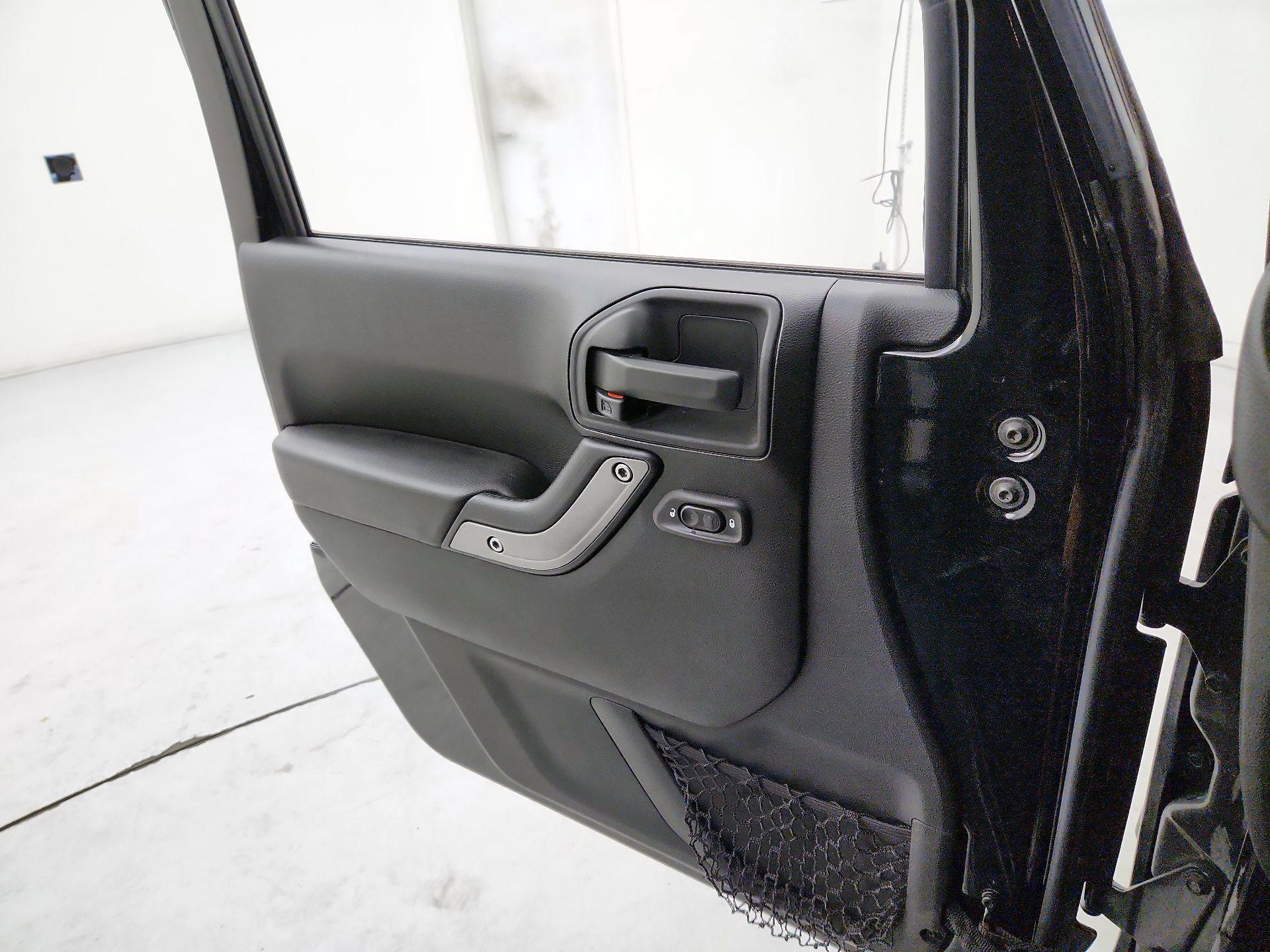 Thumbnail: 2015 Jeep Wrangler - 12