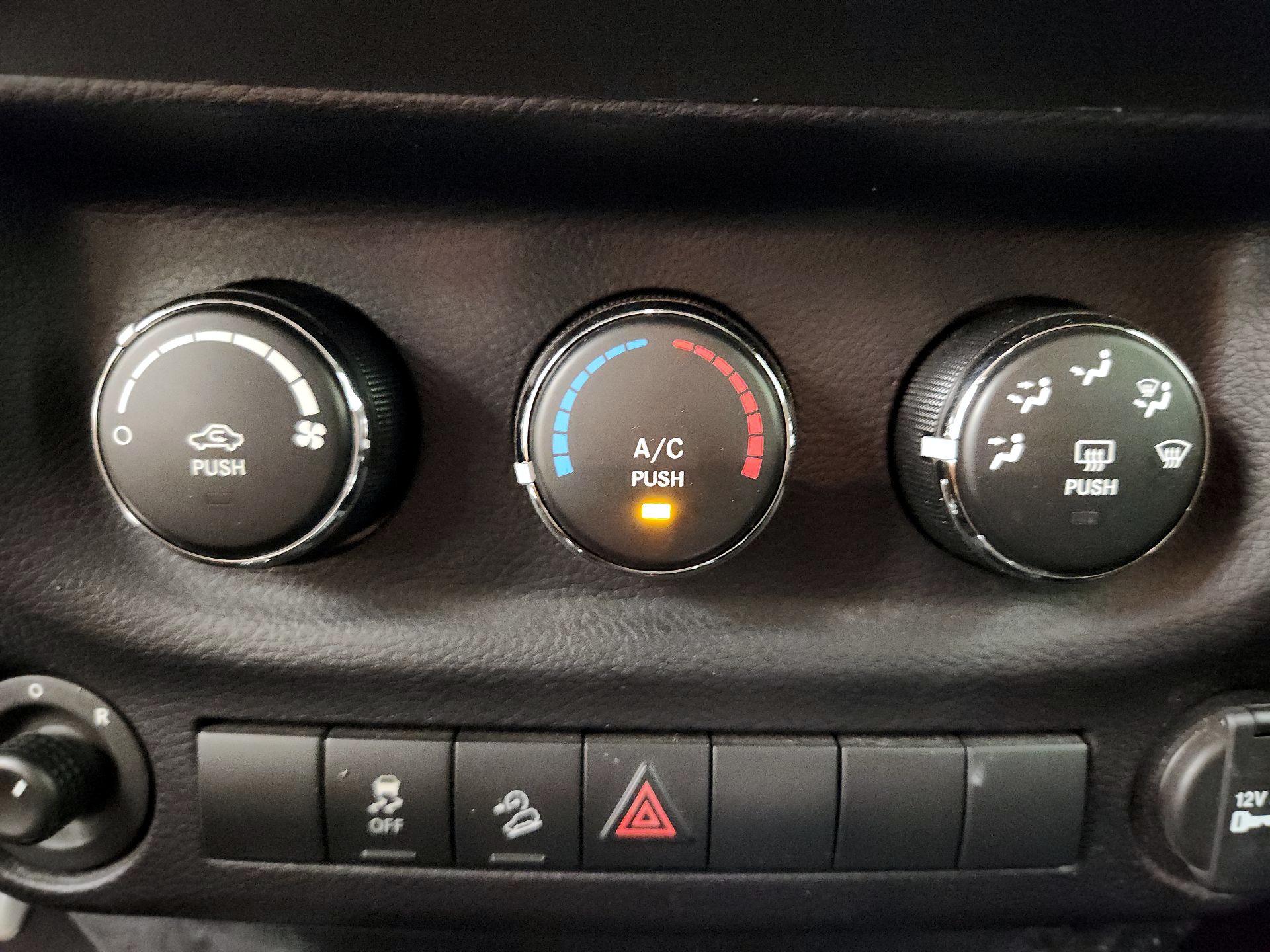 Thumbnail: 2015 Jeep Wrangler - 14